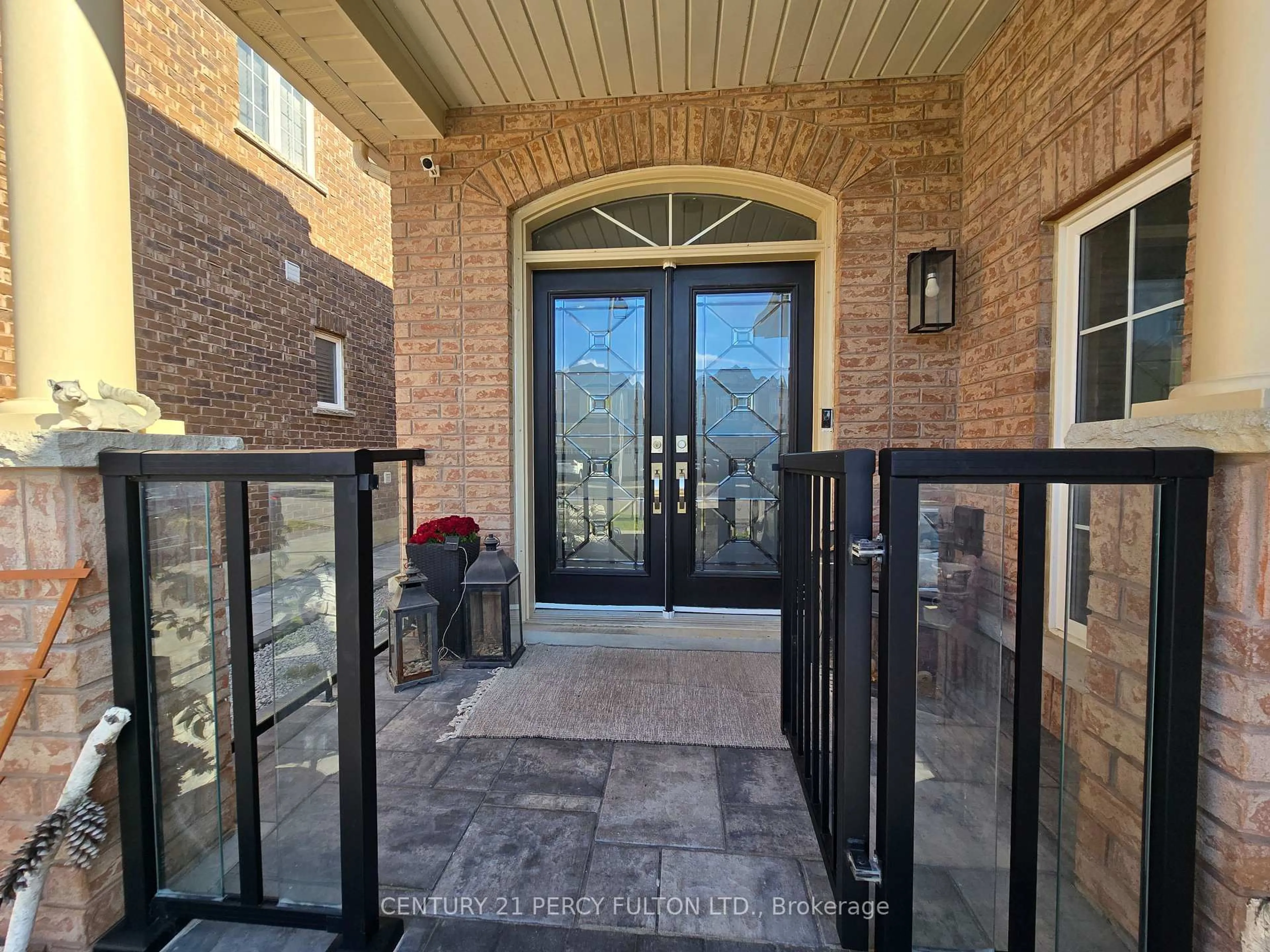 Indoor entryway for 1979 Riverton St, Oshawa Ontario L1K 0P4