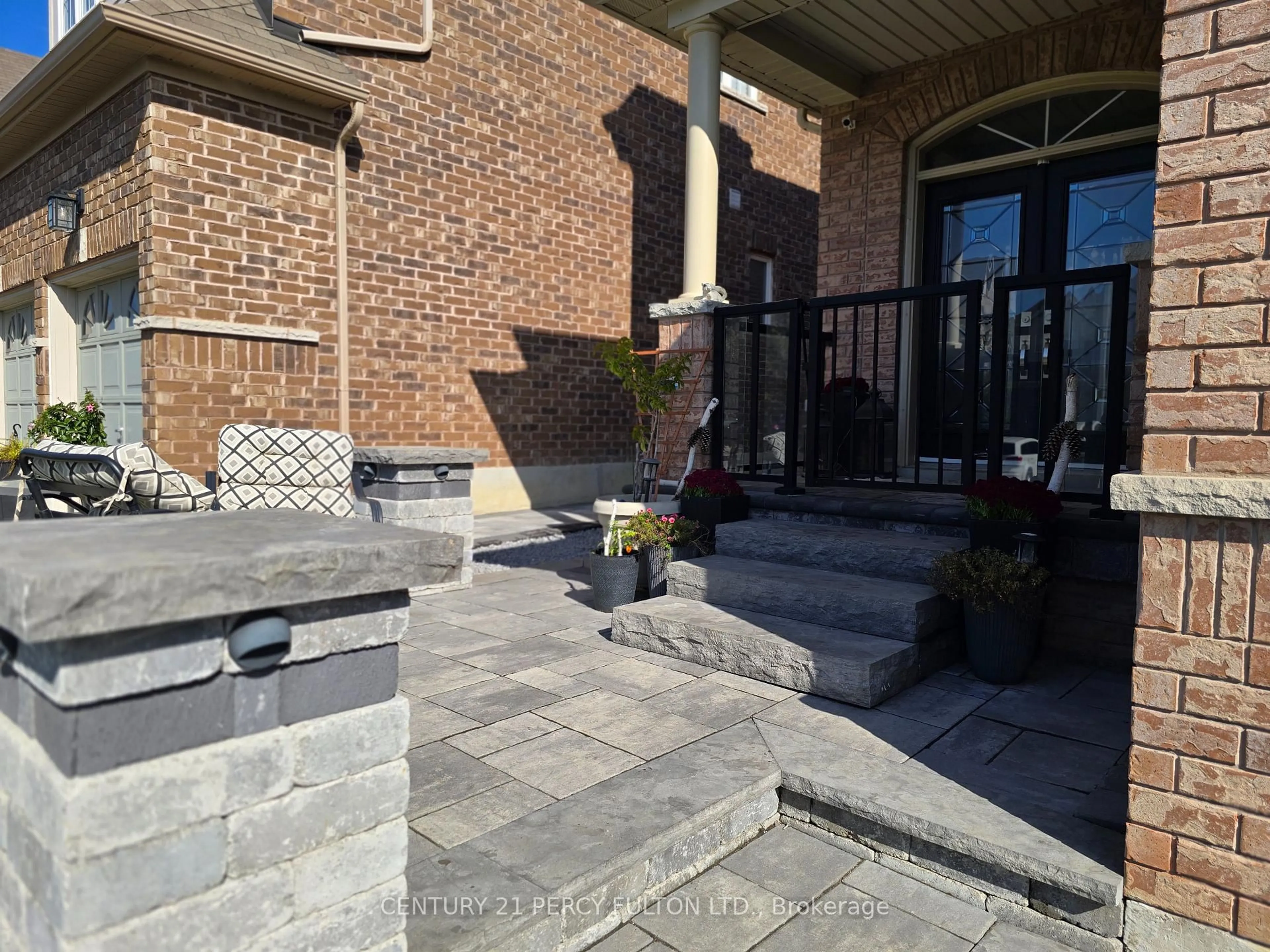 Patio, street for 1979 Riverton St, Oshawa Ontario L1K 0P4
