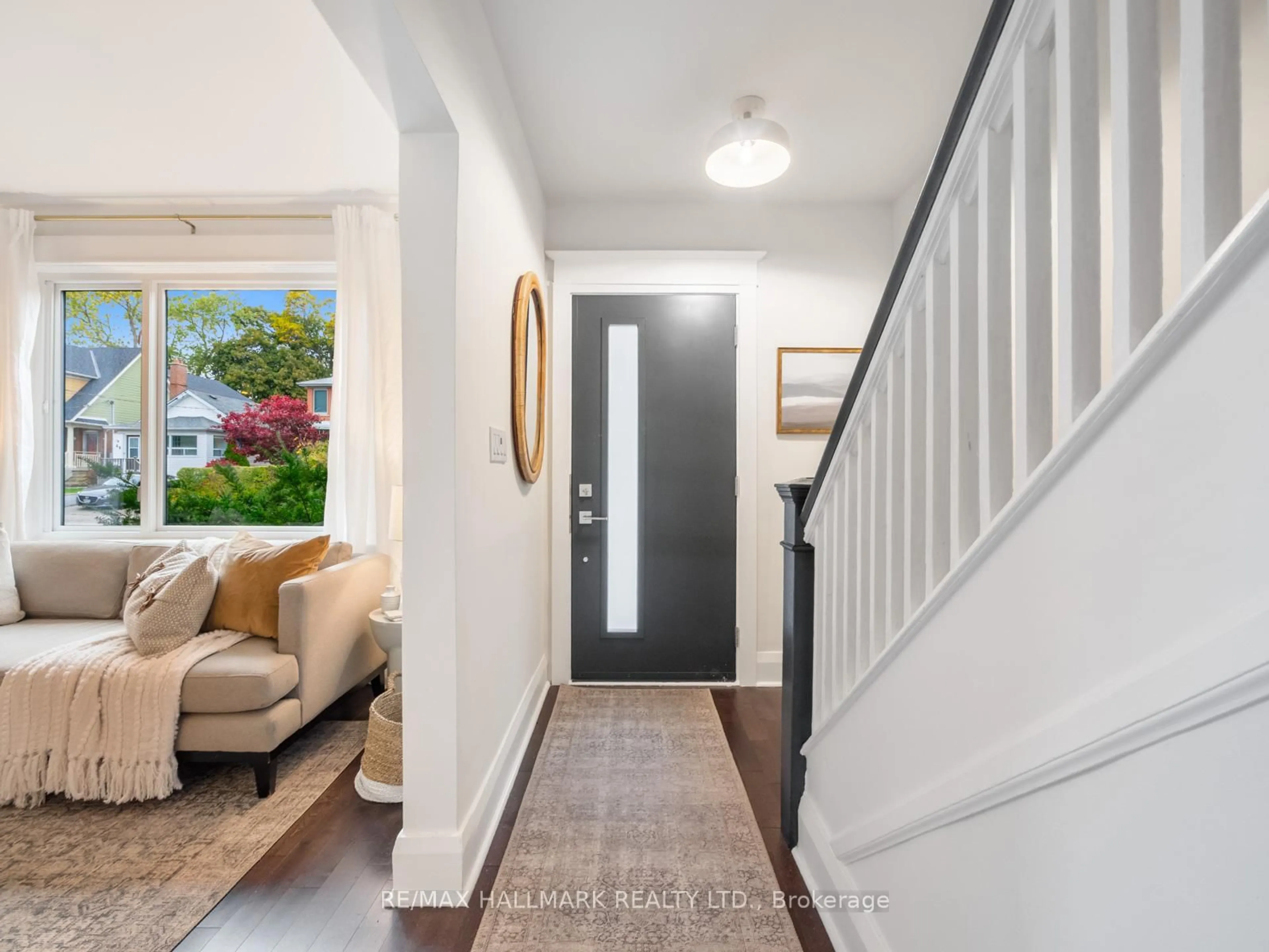 Indoor entryway for 51 Beachdale Ave, Toronto Ontario M1N 1V7