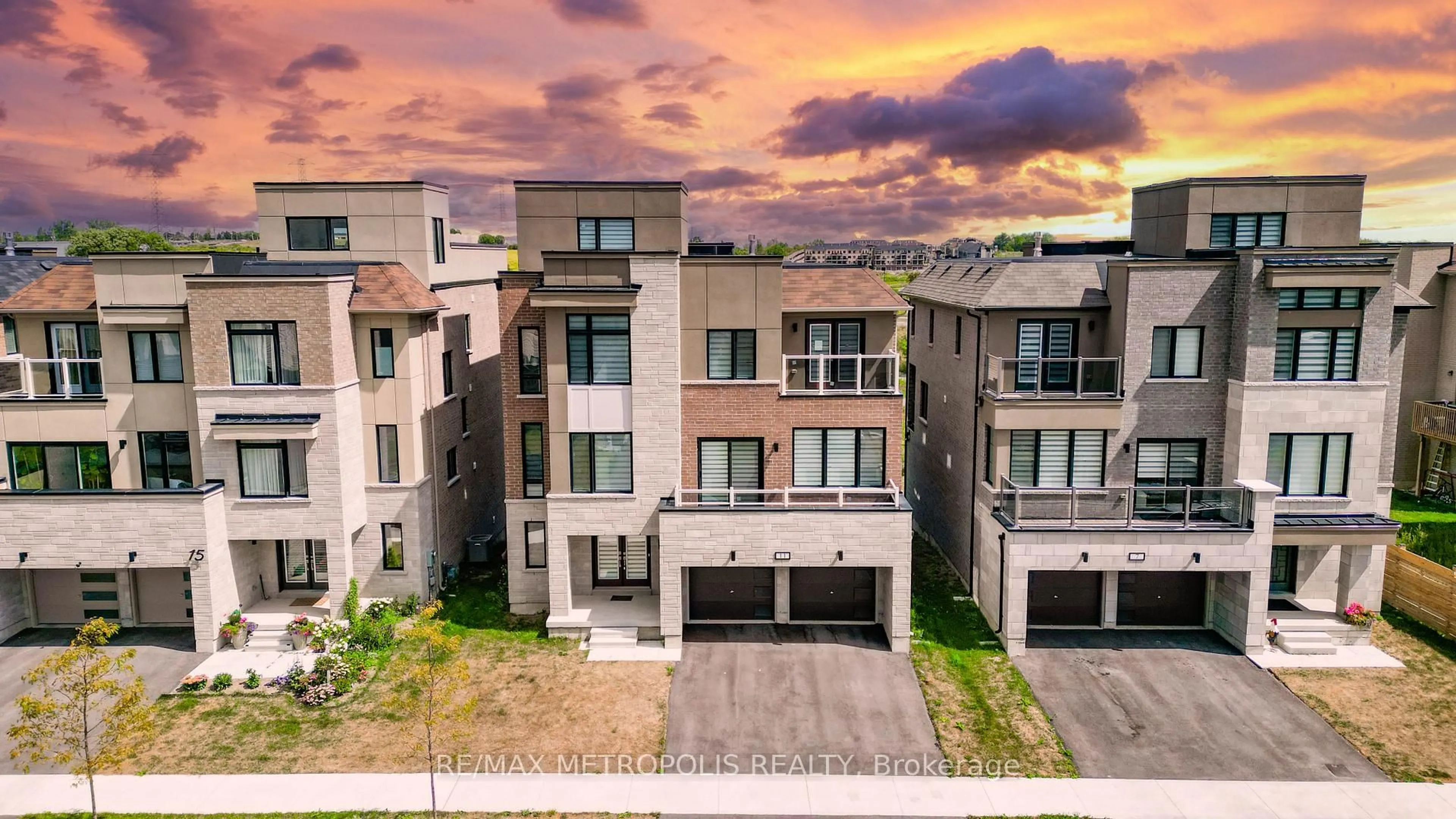 A pic from outside/outdoor area/front of a property/back of a property/a pic from drone, street for 11 Yacht Dr, Clarington Ontario L1C 4B1