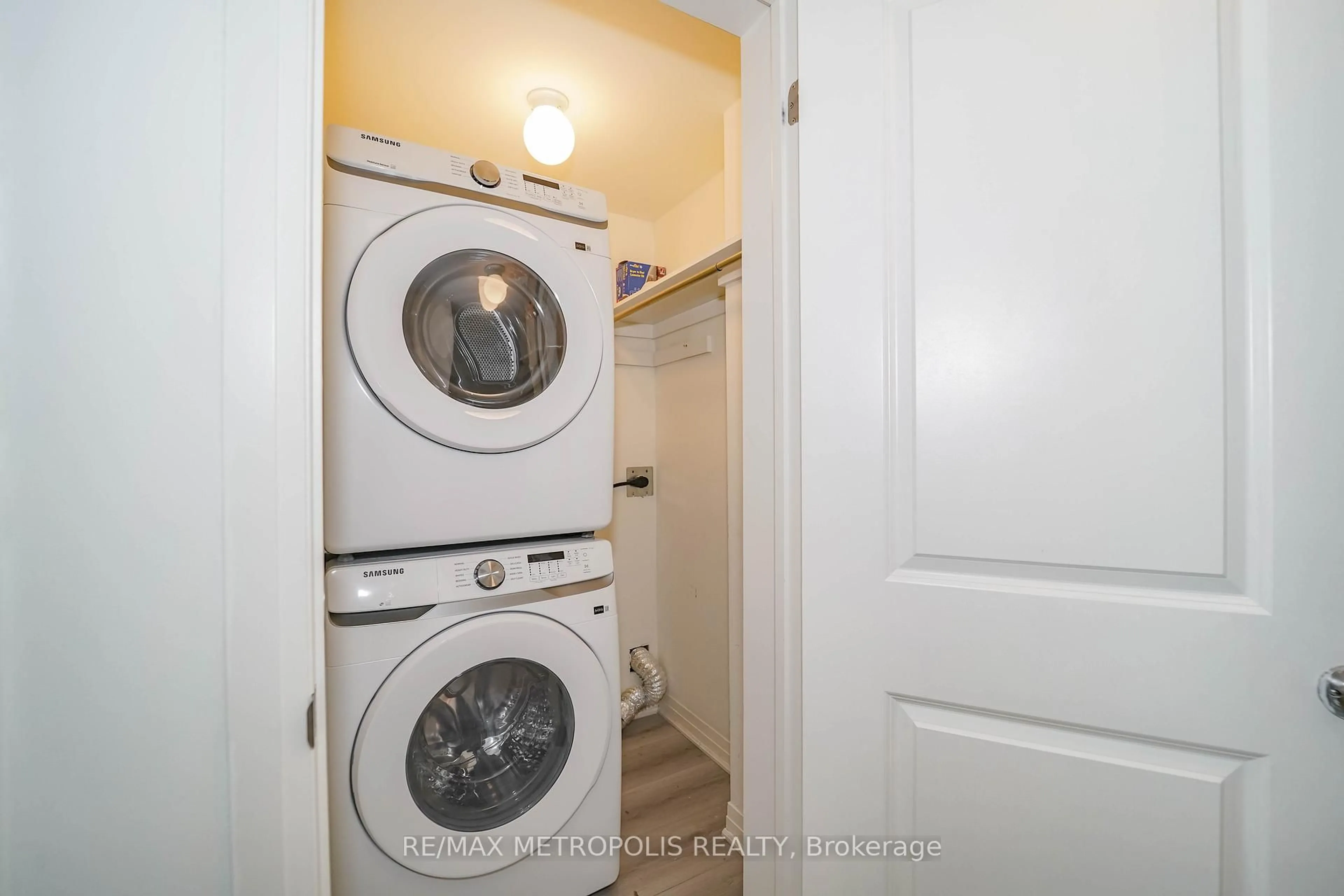 Laundry room for 11 Yacht Dr, Clarington Ontario L1C 4B1