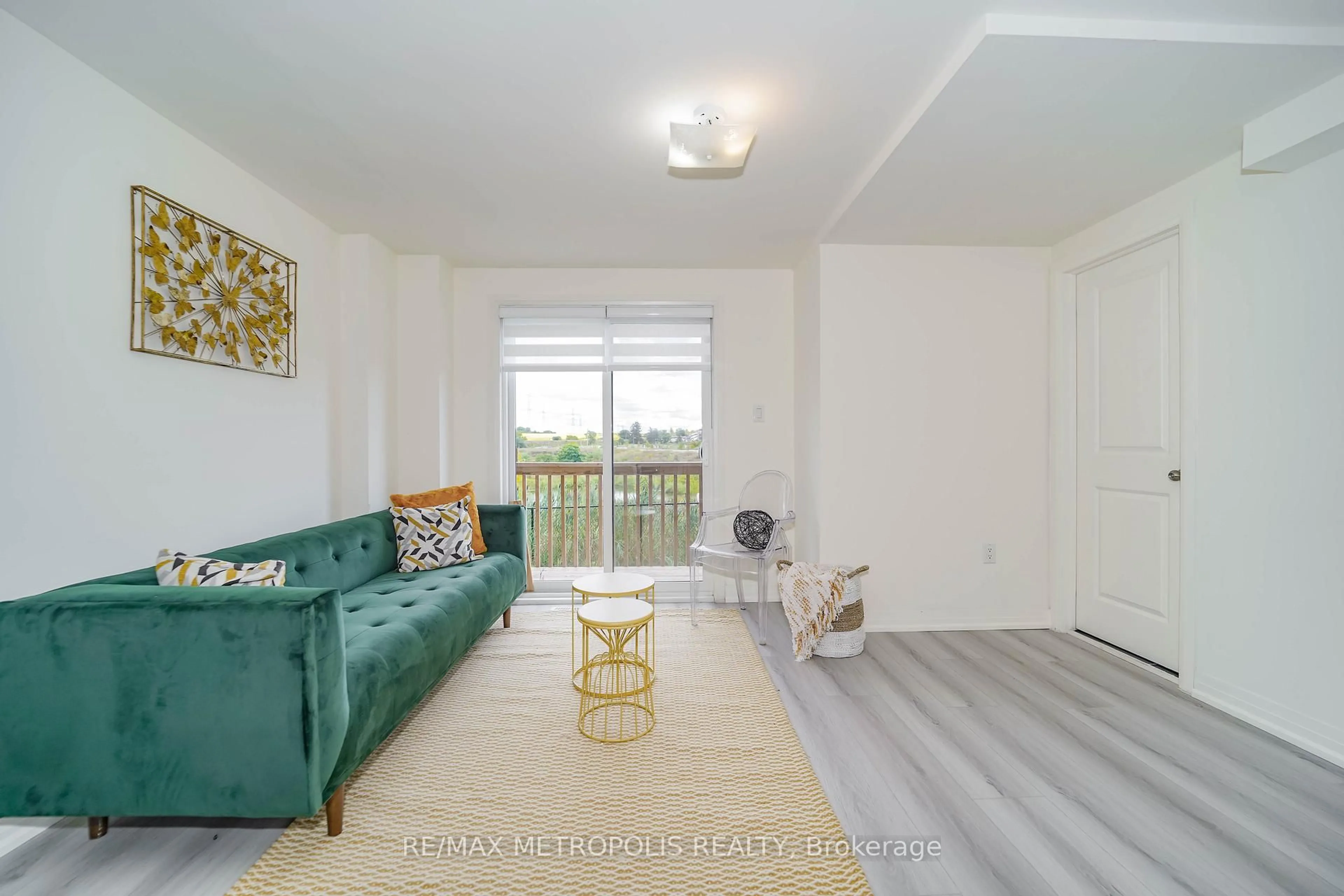 Living room with furniture, unknown for 11 Yacht Dr, Clarington Ontario L1C 4B1