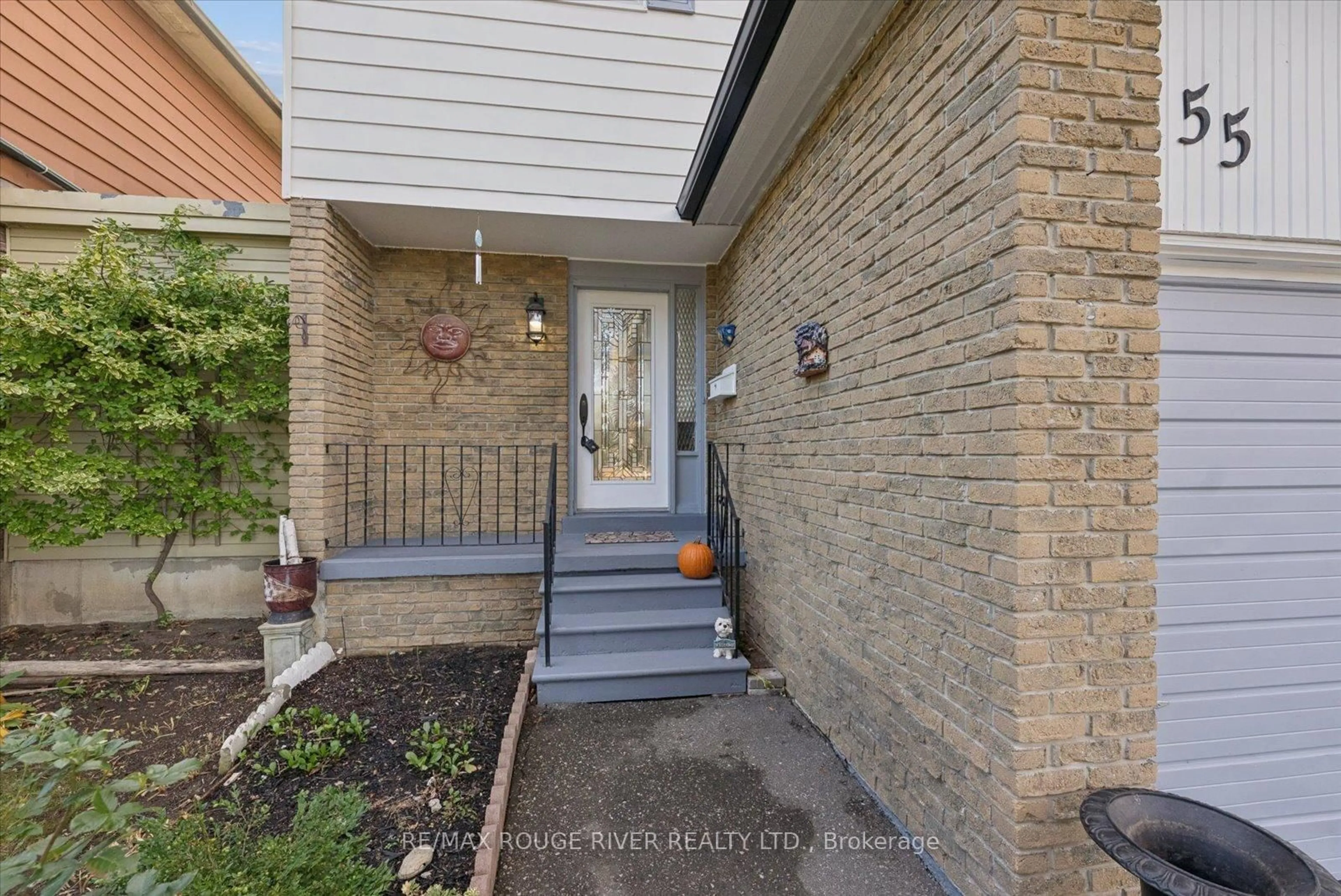 Unknown for 55 Loscombe Dr, Clarington Ontario L1C 3S8