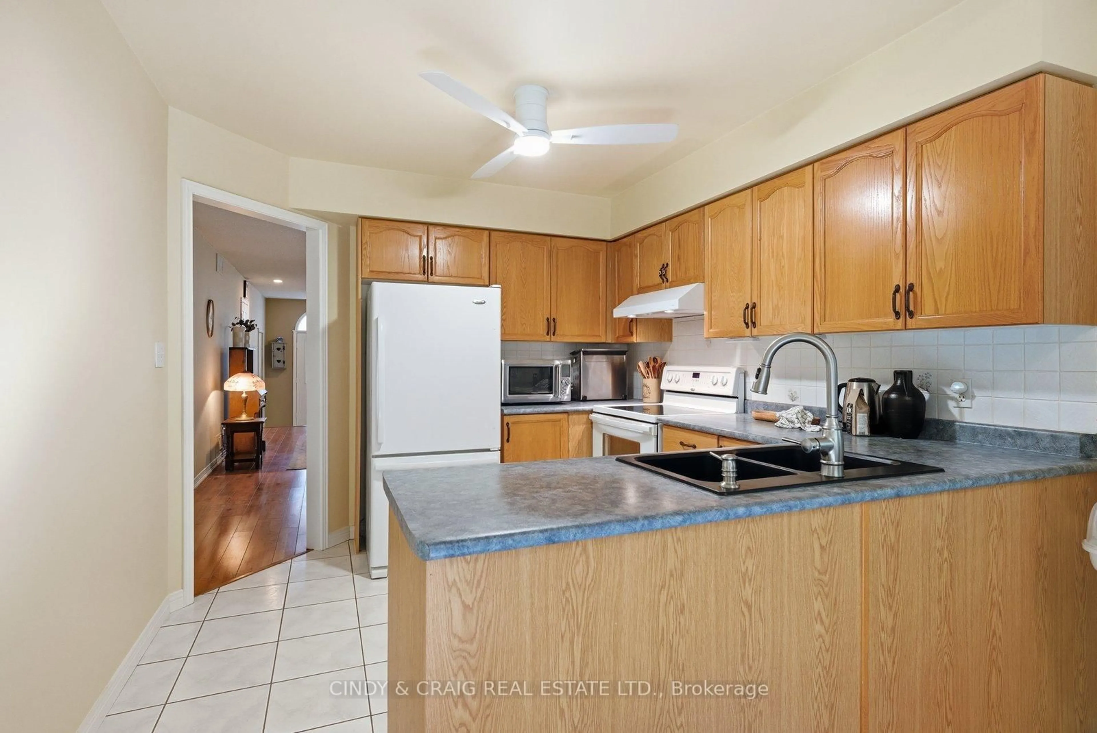 Standard kitchen, unknown for 318 Sandringham Dr, Clarington Ontario L1E 3A7