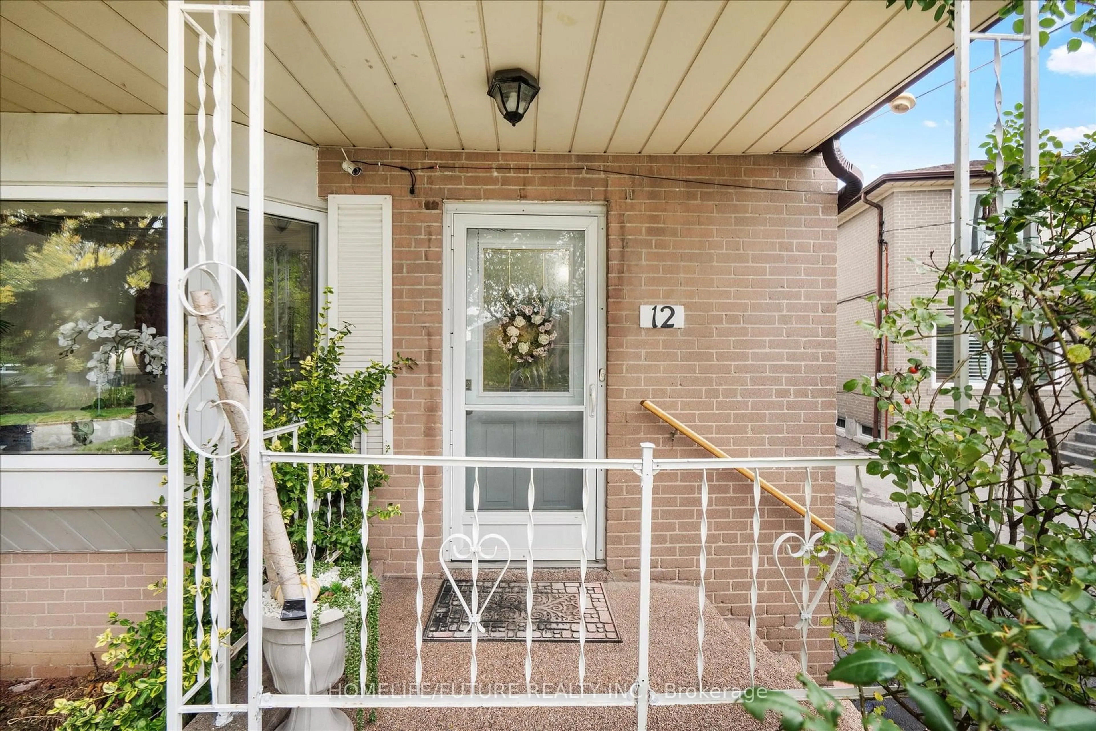 Indoor entryway for 12 Ellendale Dr, Toronto Ontario M1P 1N2
