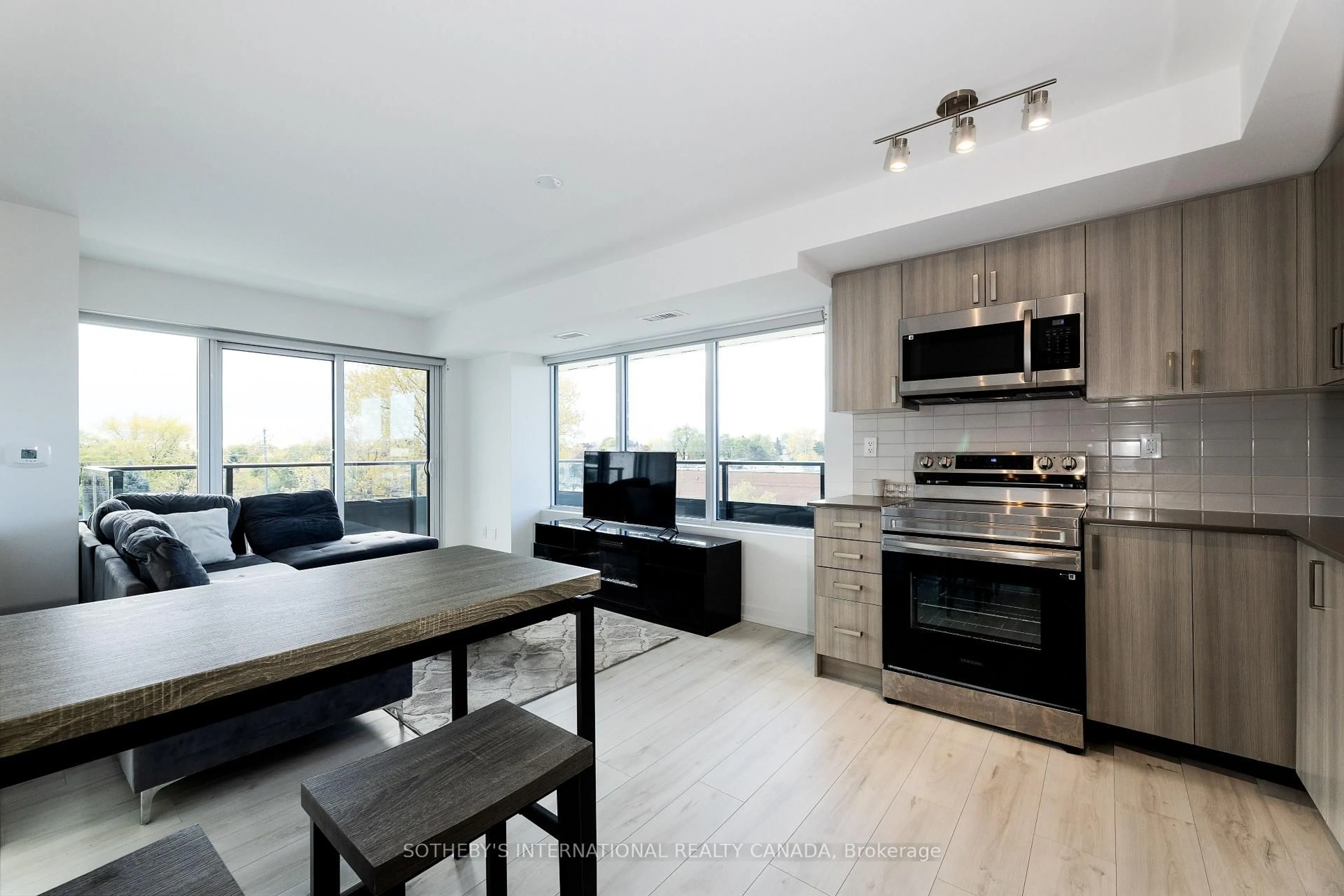 Open concept kitchen, wood/laminate floor for 1435 Celebration Dr #303, Pickering Ontario L1W 0C4
