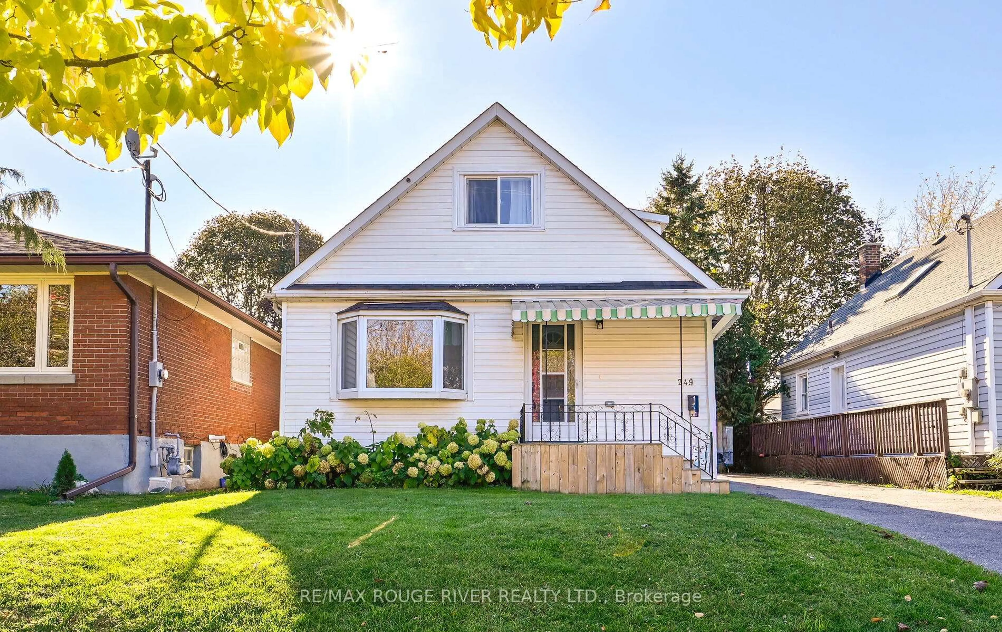 Unknown for 249 Sinclair Ave, Oshawa Ontario L1J 1W2