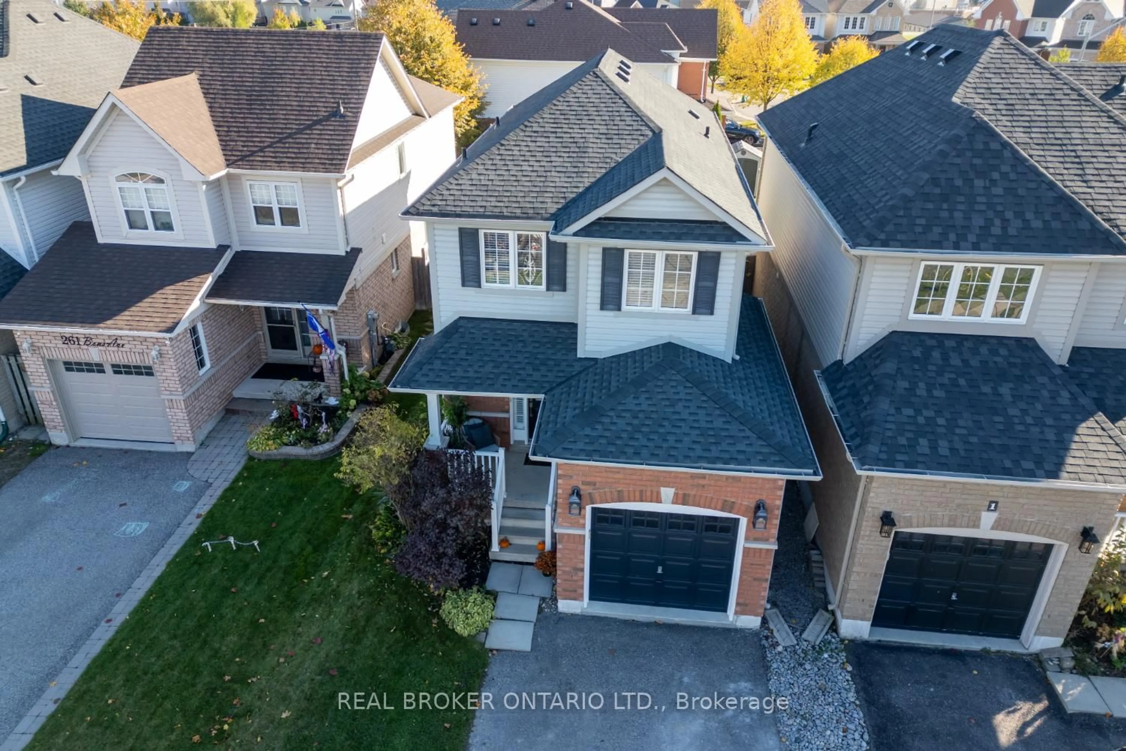 A pic from outside/outdoor area/front of a property/back of a property/a pic from drone, street for 265 Bons Ave, Clarington Ontario L1C 5P4