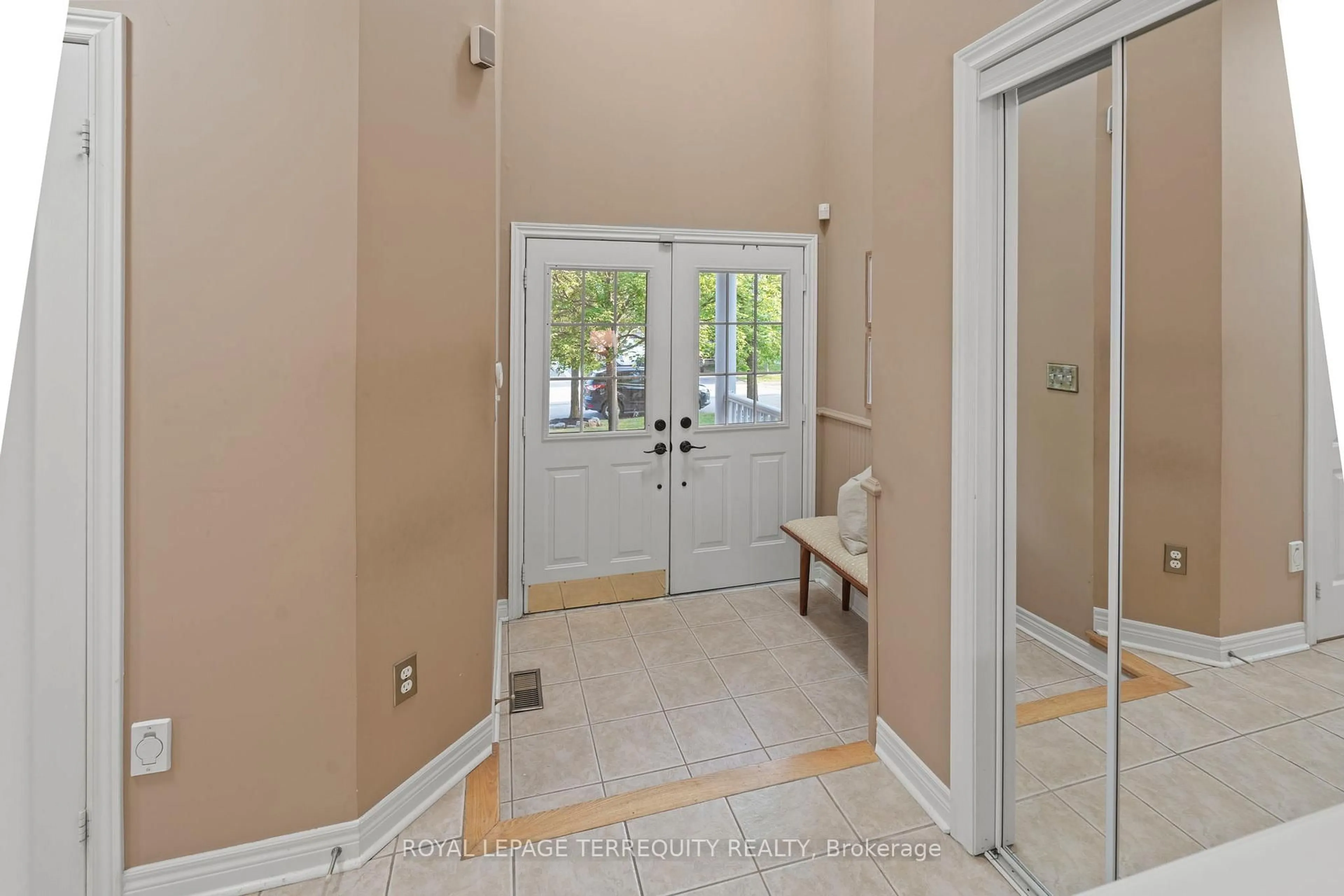 Indoor entryway for 12 Kenilworth Cres, Whitby Ontario L1M 2M7