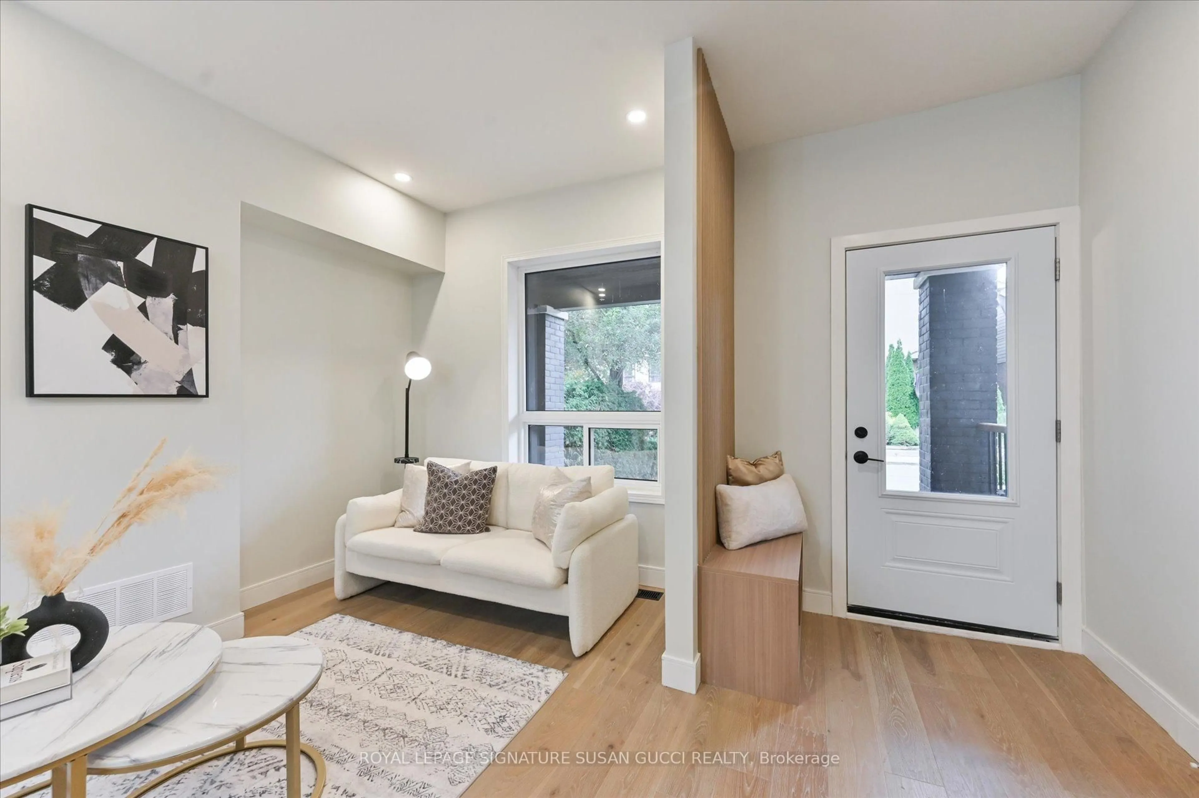 Indoor entryway for 21 Frankdale Ave, Toronto Ontario M4J 3Z8