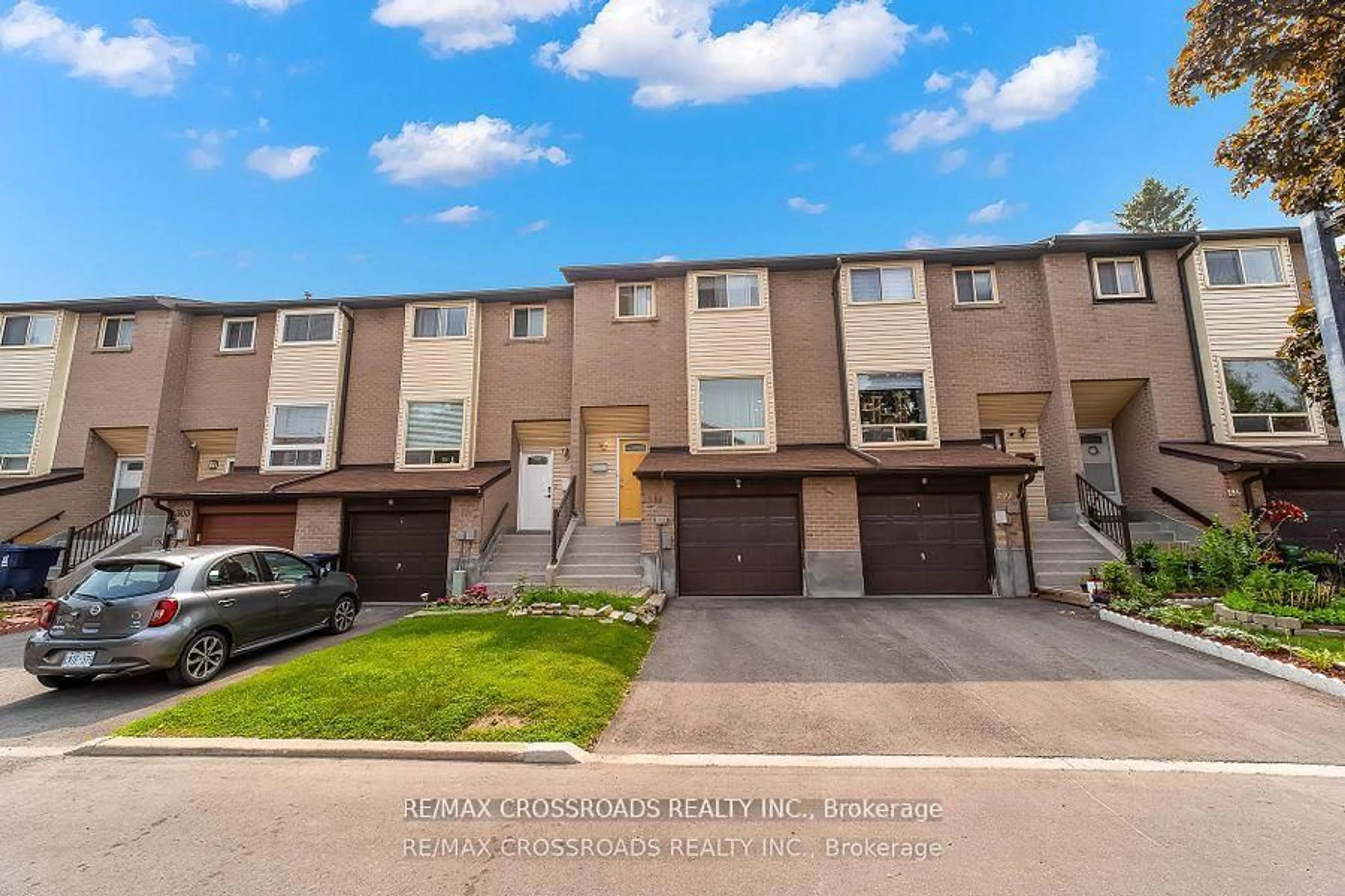 A pic from outside/outdoor area/front of a property/back of a property/a pic from drone, street for 55 Collinsgrove Rd #299, Toronto Ontario M1E 4Z2