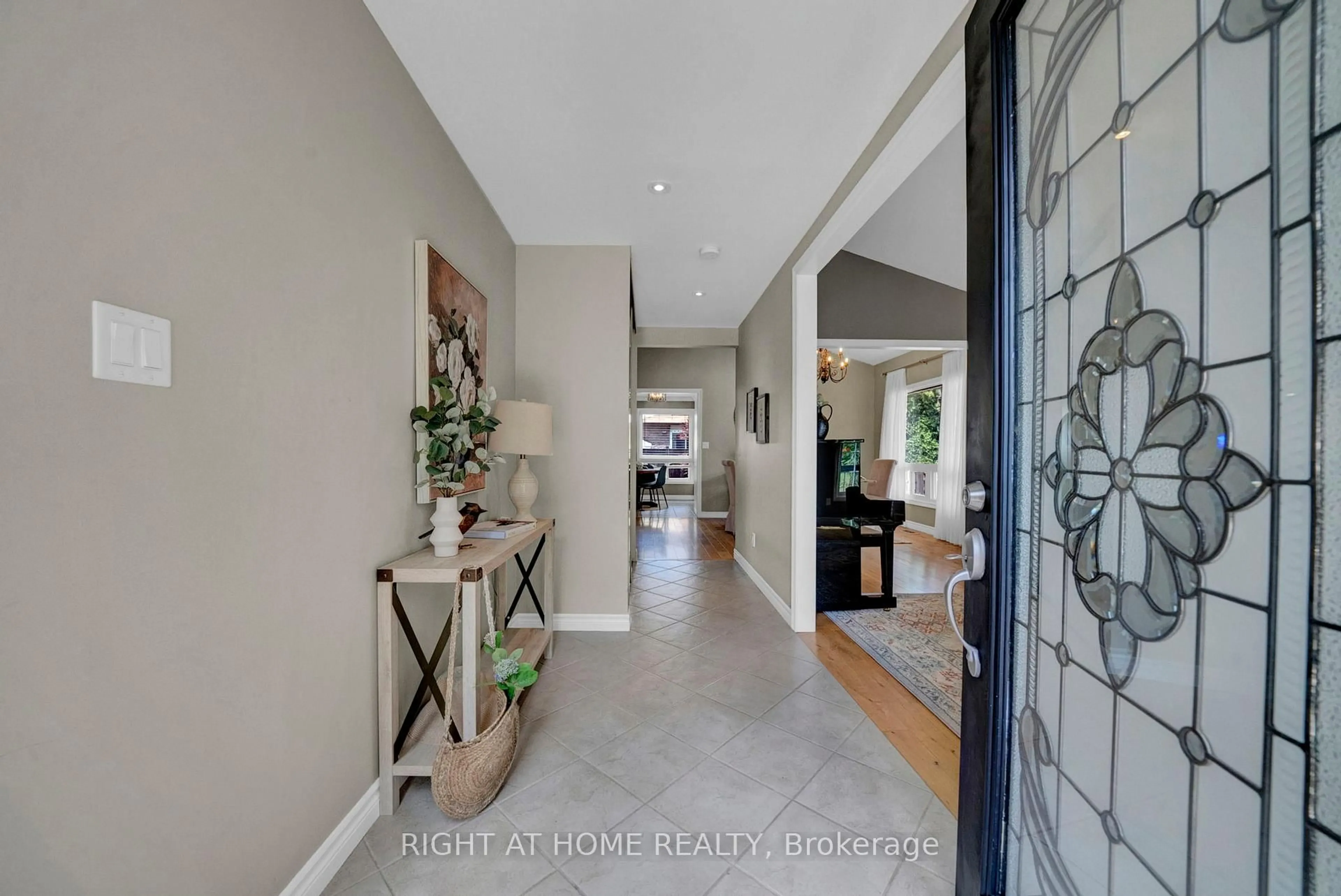 Indoor entryway for 1194 Northgate Cres, Oshawa Ontario L1G 7C5