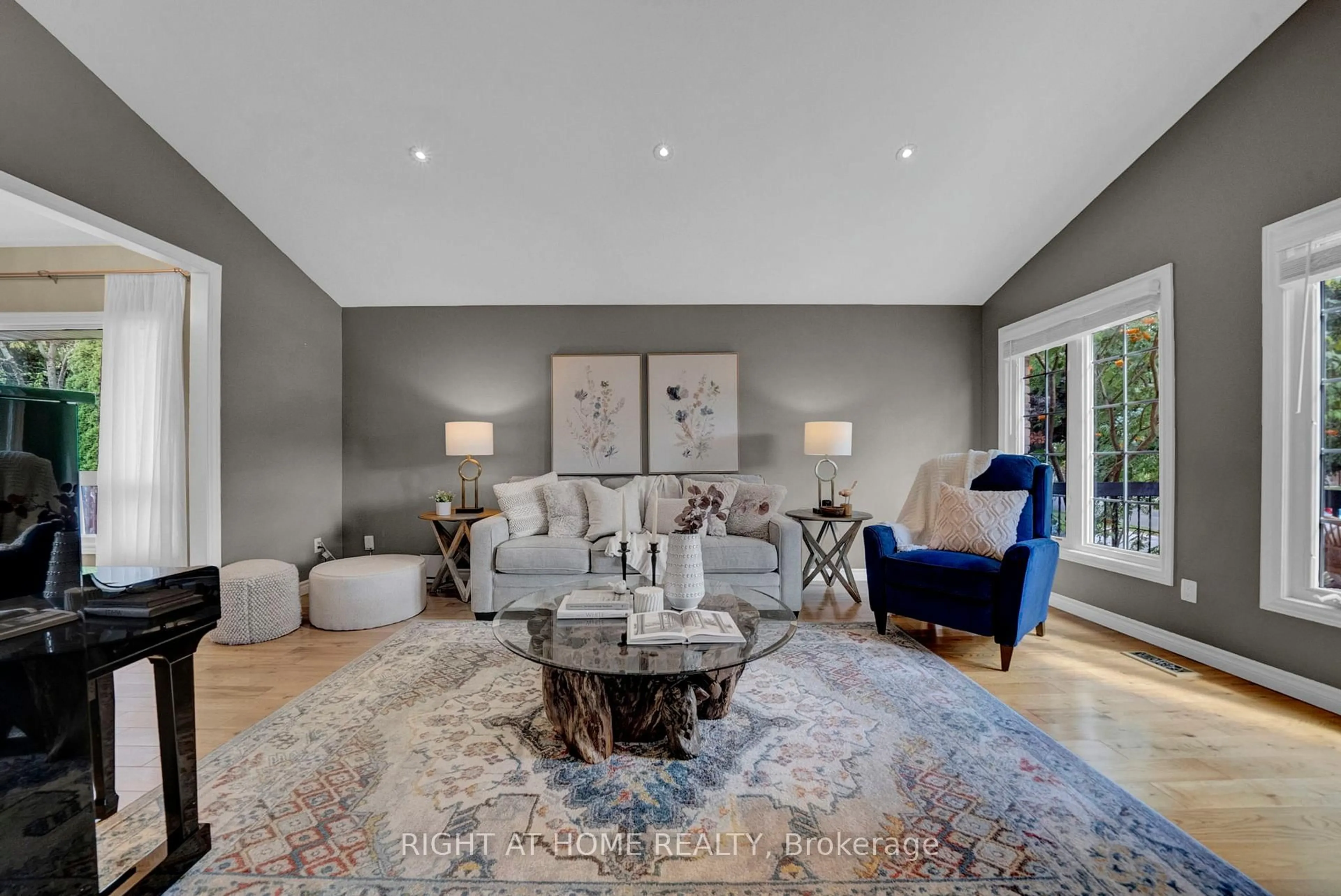 Living room with furniture, unknown for 1194 Northgate Cres, Oshawa Ontario L1G 7C5