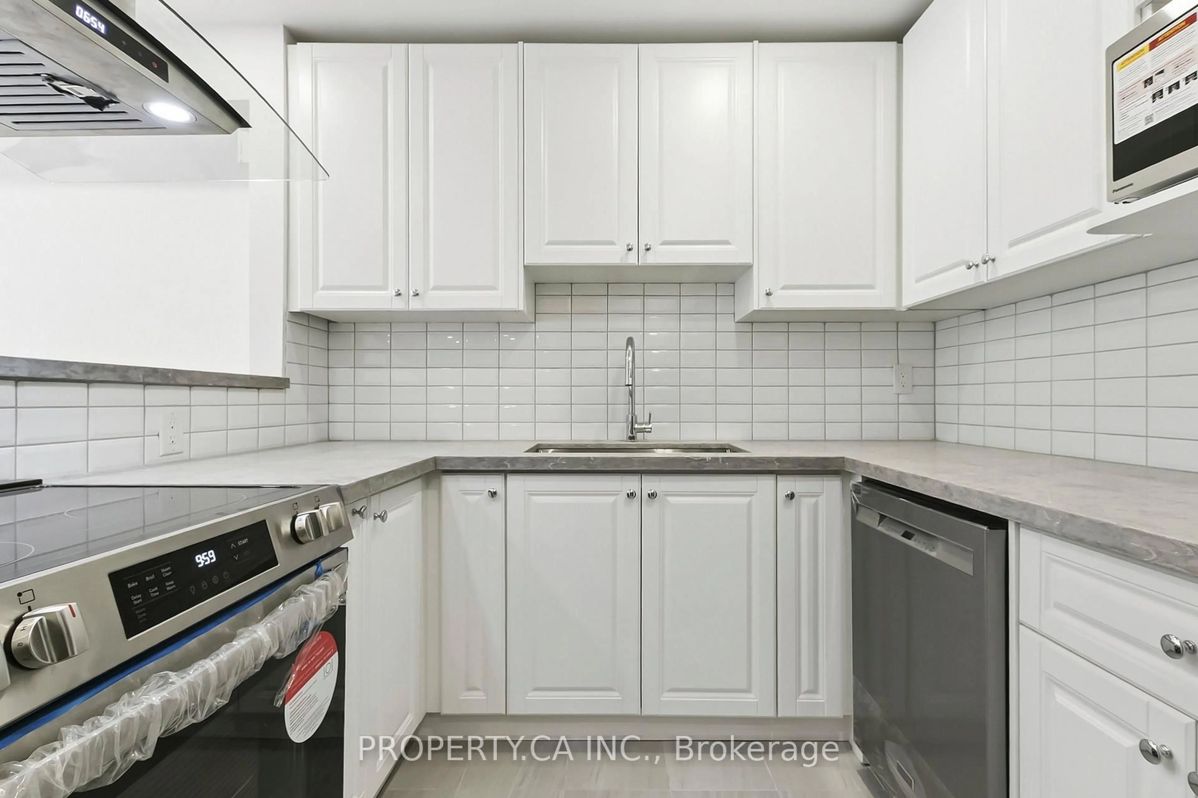 Standard kitchen, unknown for 1209 Queen St #29, Toronto Ontario M4M 3H4