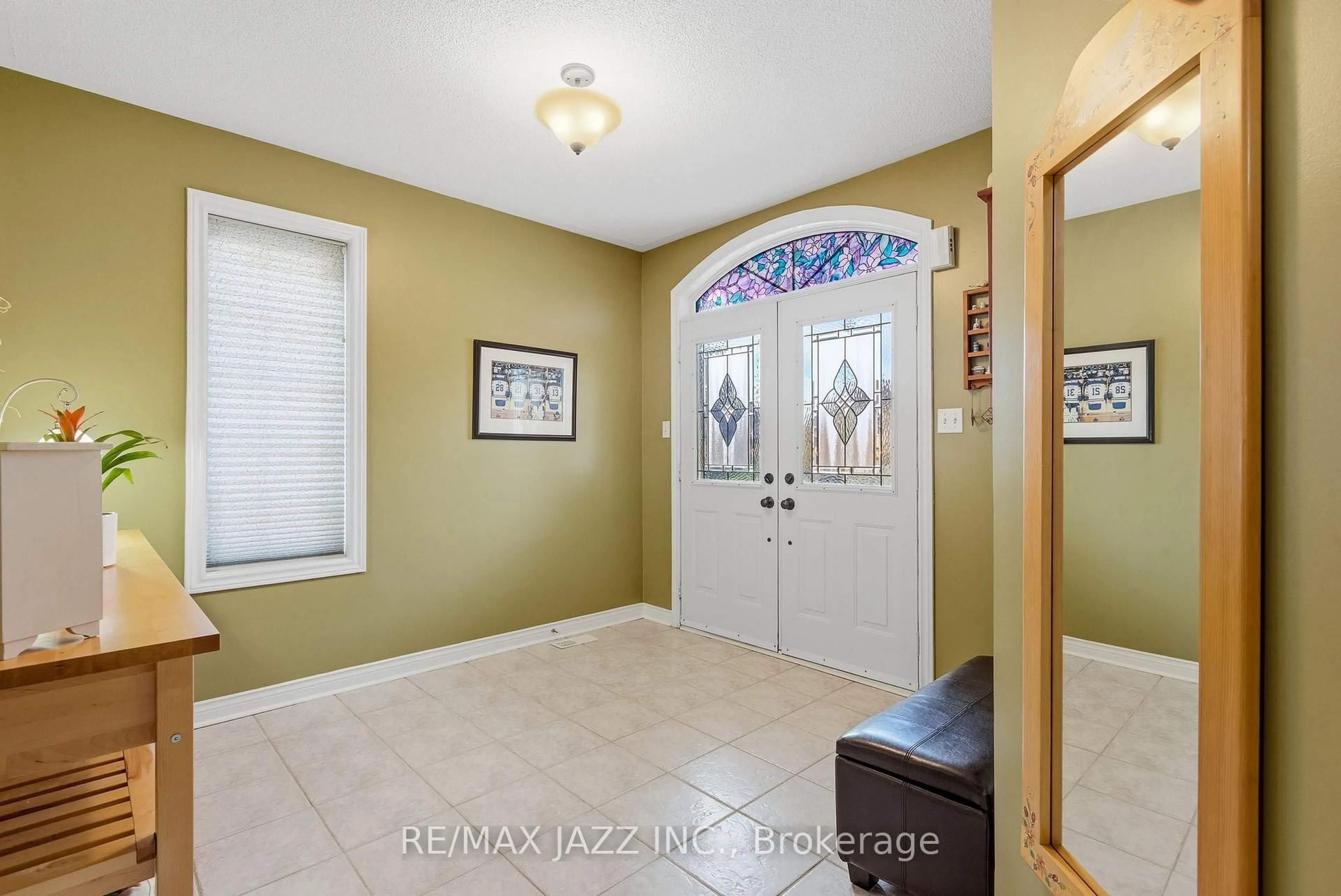 Indoor entryway for 37 Woodcock Ave, Ajax Ontario L1T 4J5