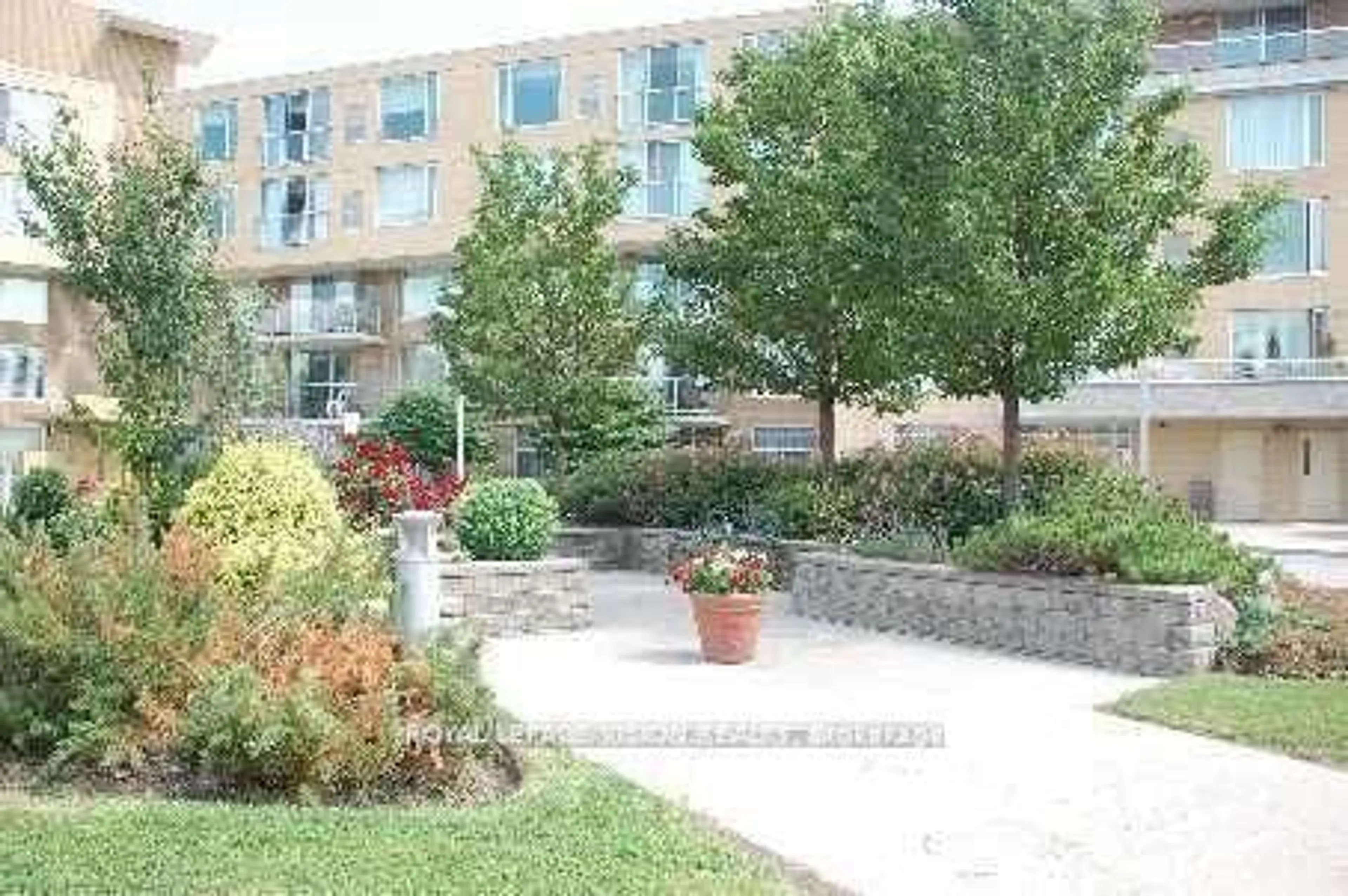 Patio, unknown for 452 Scarborough Glf Club Rd #504, Toronto Ontario M1G 1H1