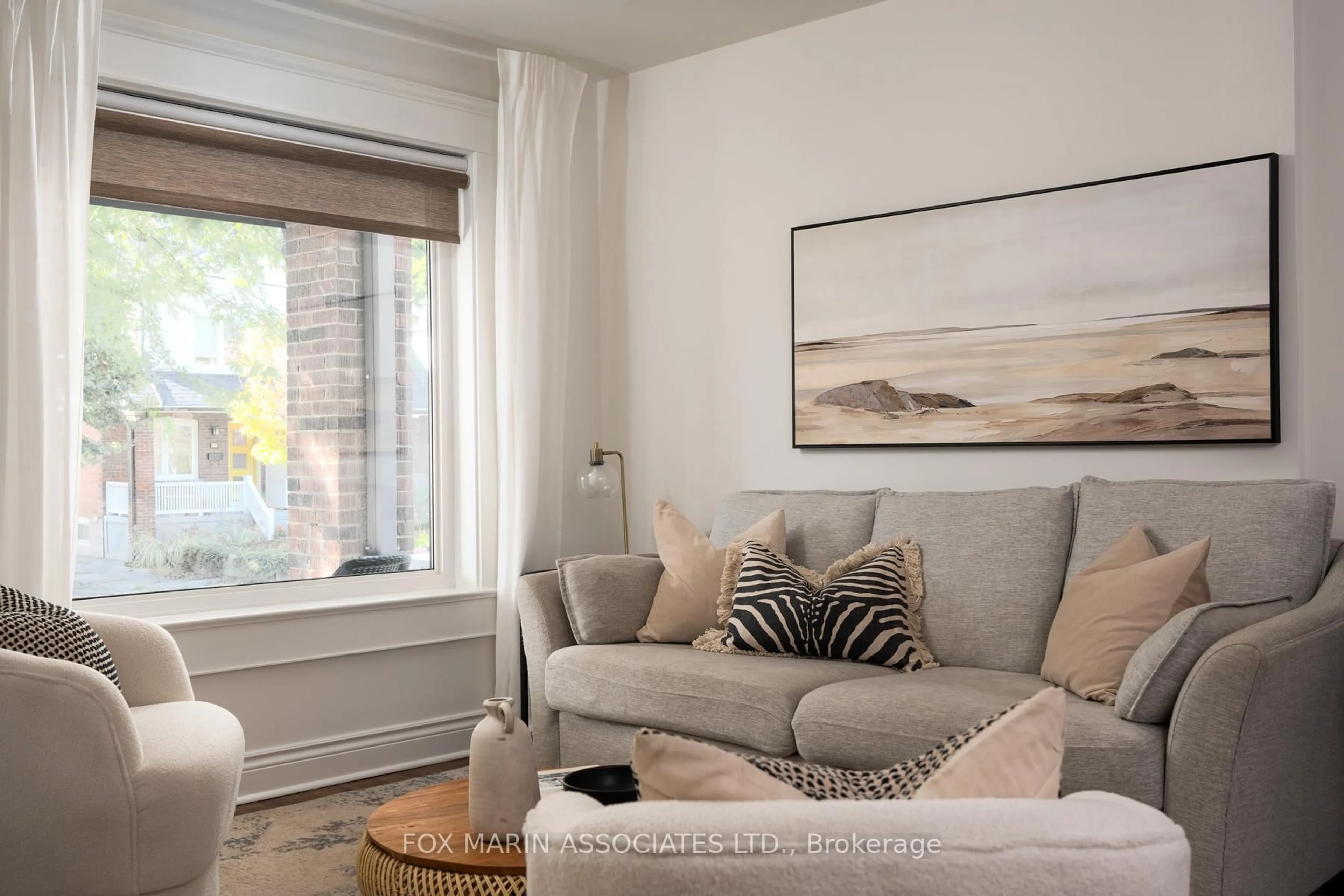 Living room with furniture, unknown for 29 Hiltz Ave, Toronto Ontario M4L 2N6