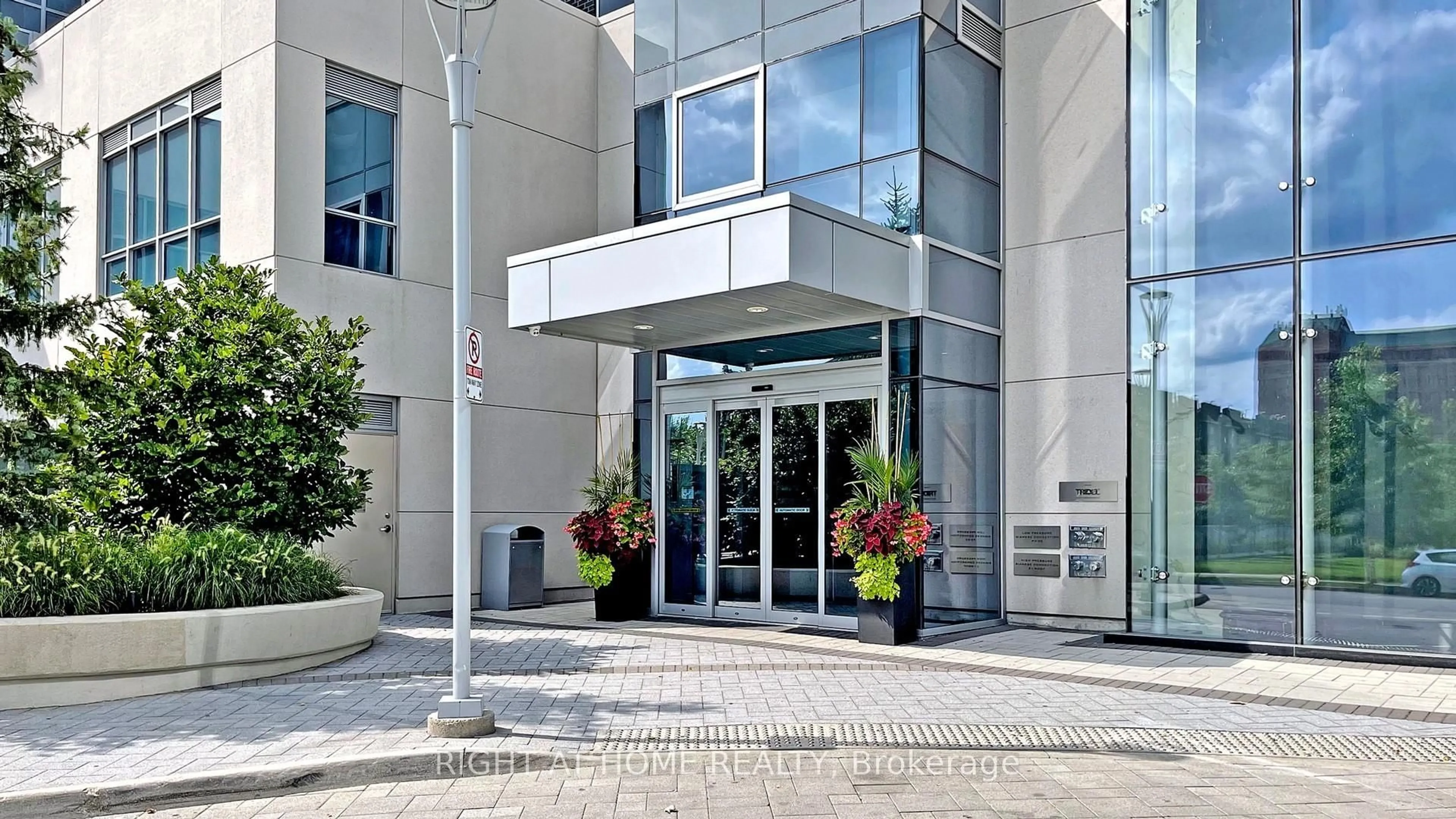 Indoor foyer for 255 Village Green Sq #2503, Toronto Ontario M1S 0L3