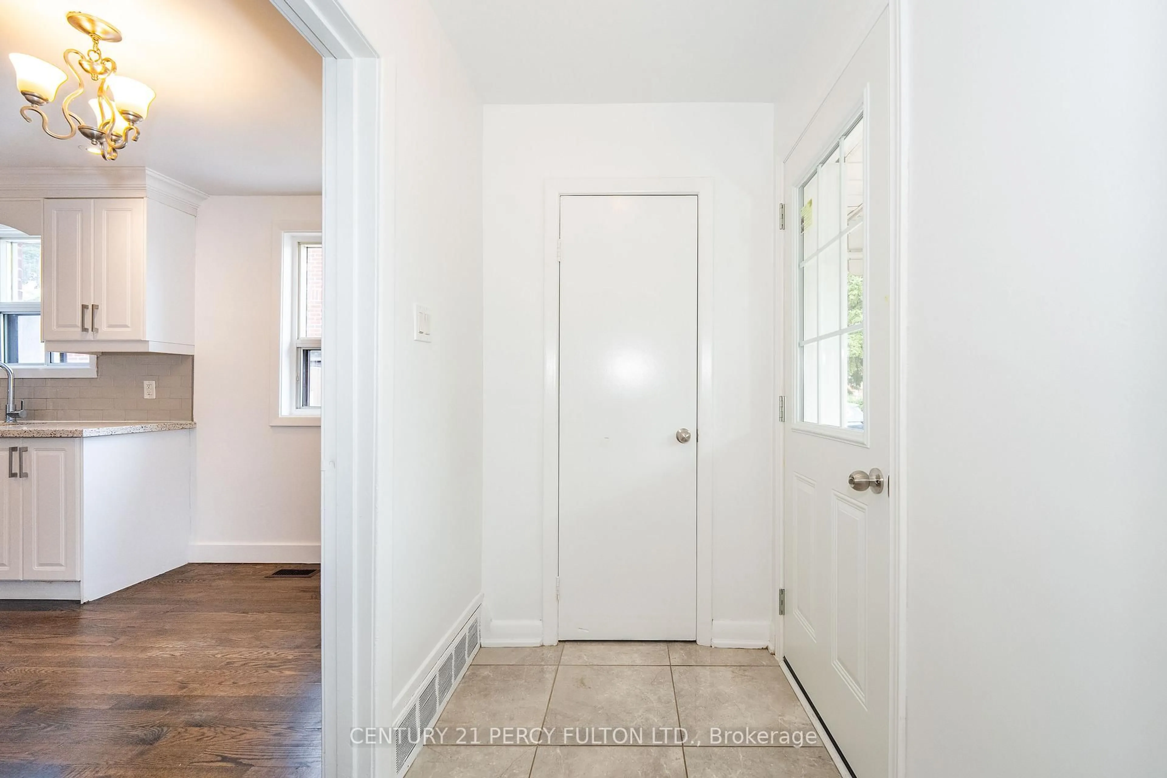 Indoor entryway for 81 Maywood Pkwy, Toronto Ontario M1K 2H3