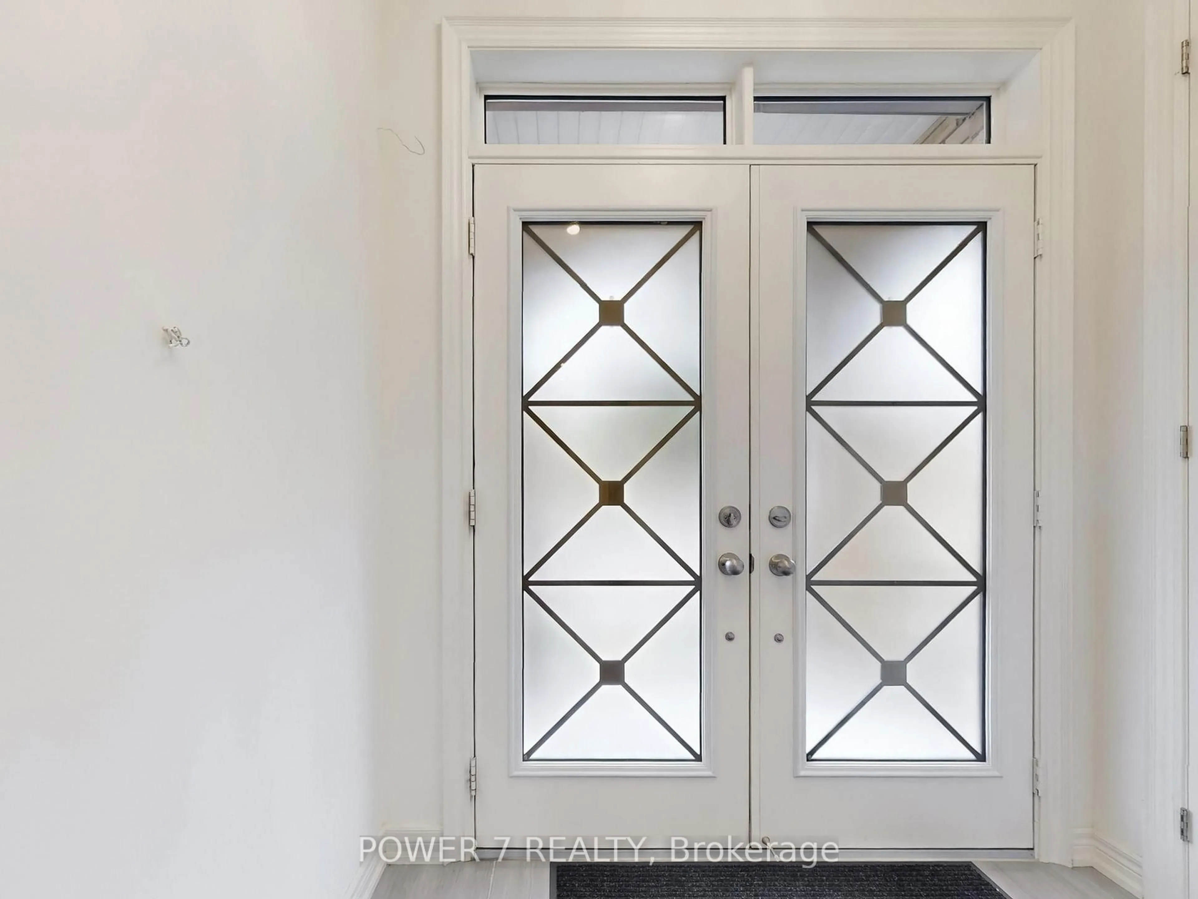 Indoor entryway for 2417 Dress Circle Cres, Oshawa Ontario L1L 0L9