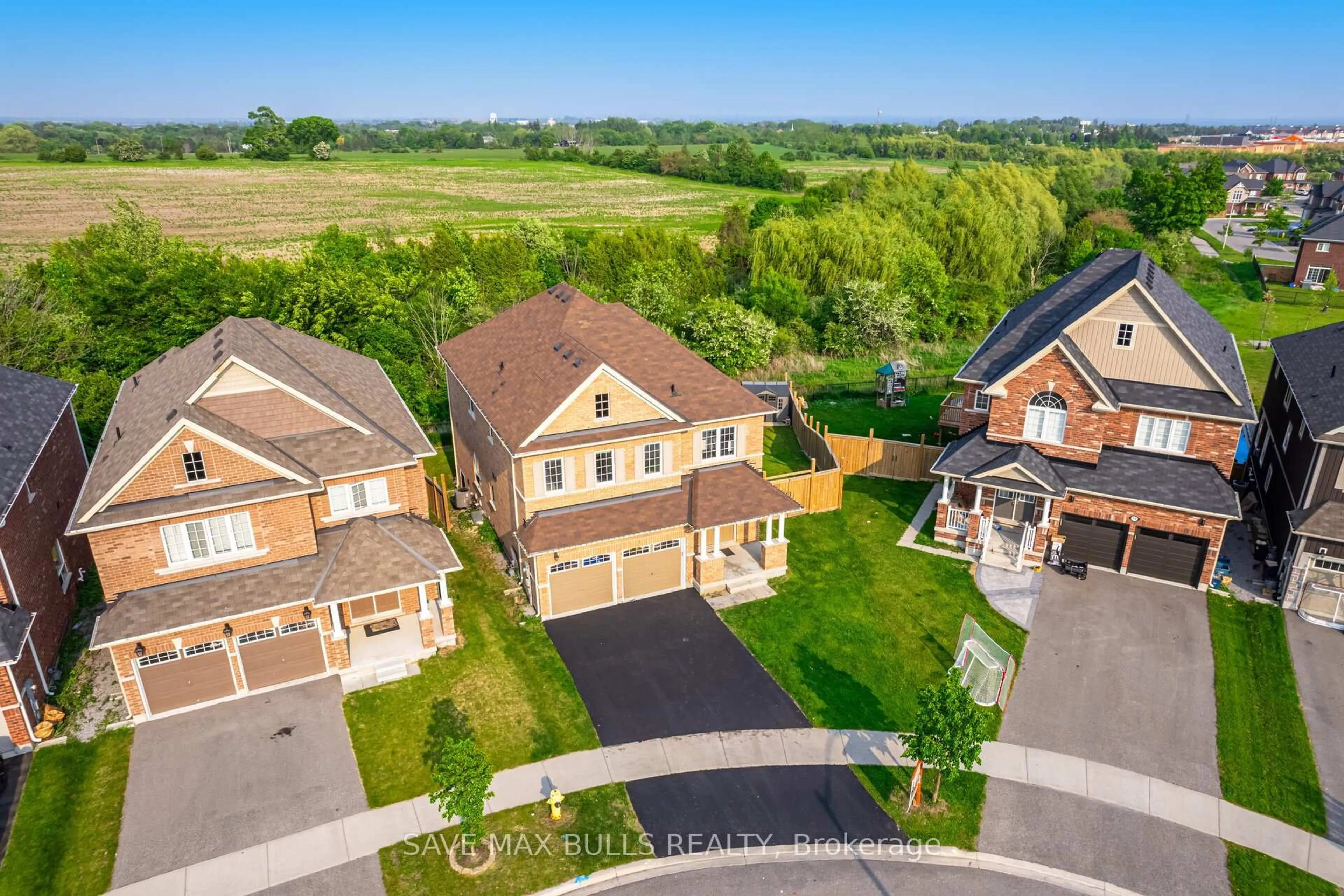 A pic from outside/outdoor area/front of a property/back of a property/a pic from drone, street for 23 Kilpatrick Crt, Clarington Ontario L1C 3K7