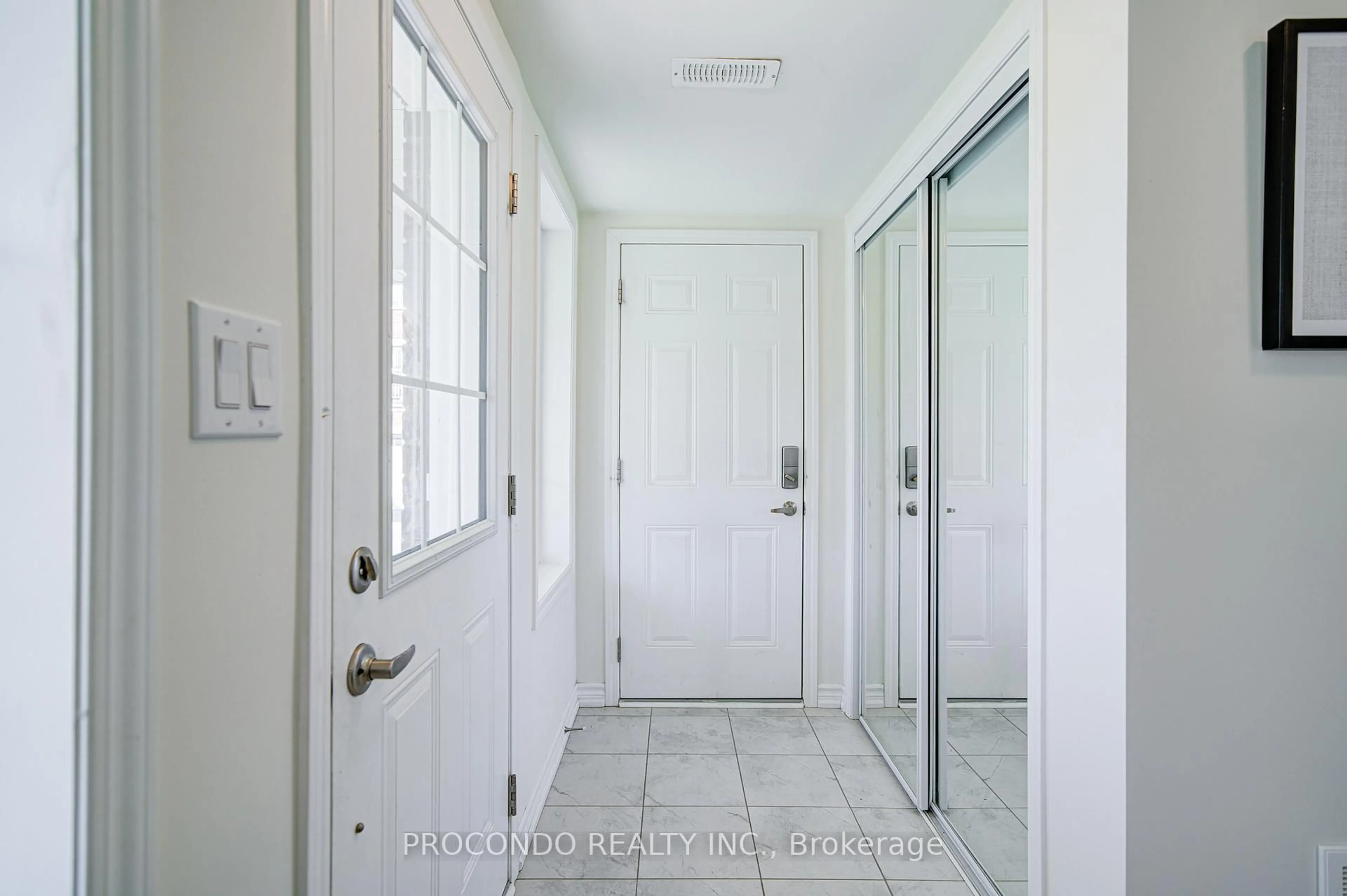 Indoor entryway for 38 Bluegill Cres, Whitby Ontario L1P 0E4