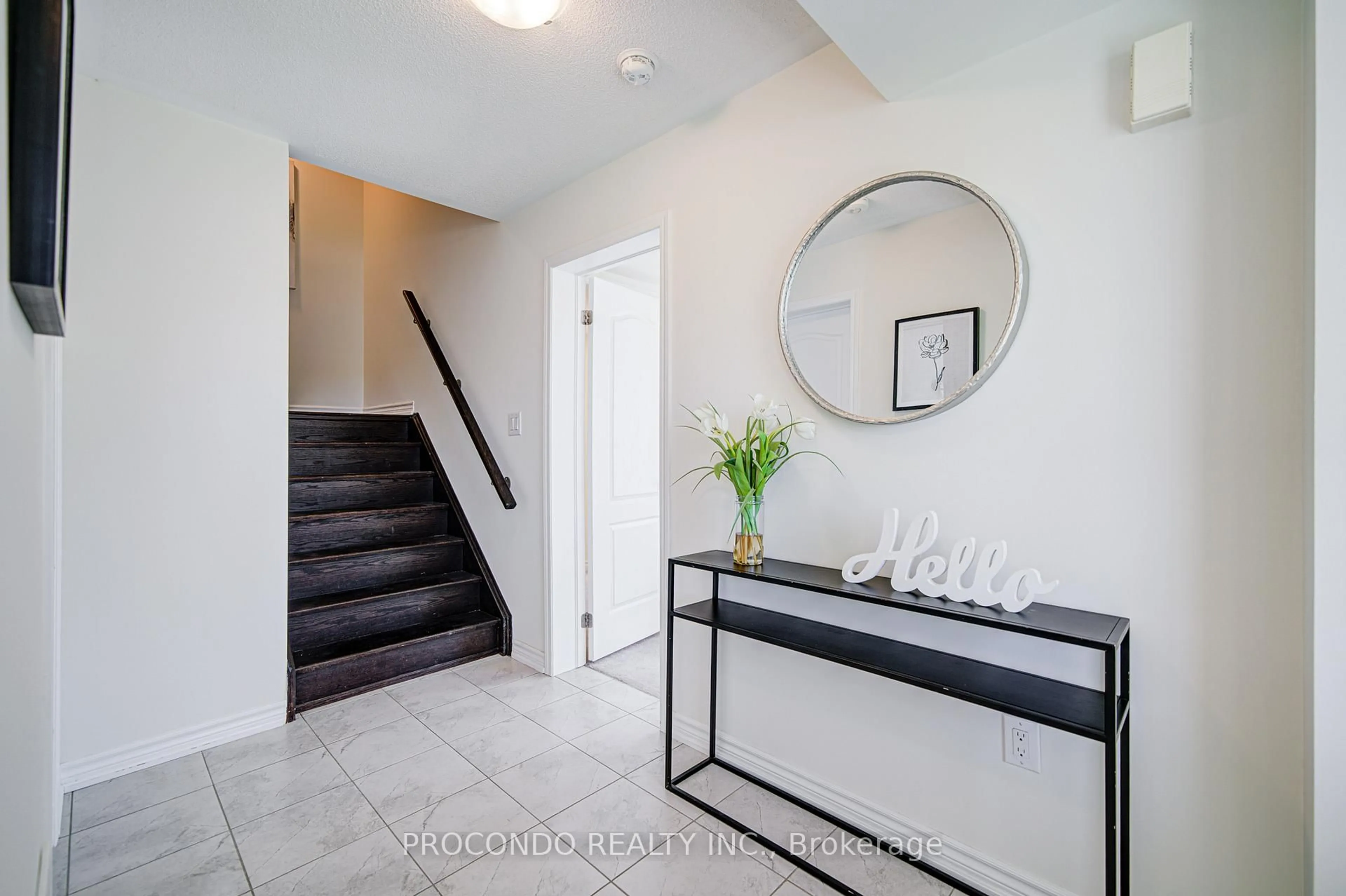 Indoor entryway for 38 Bluegill Cres, Whitby Ontario L1P 0E4