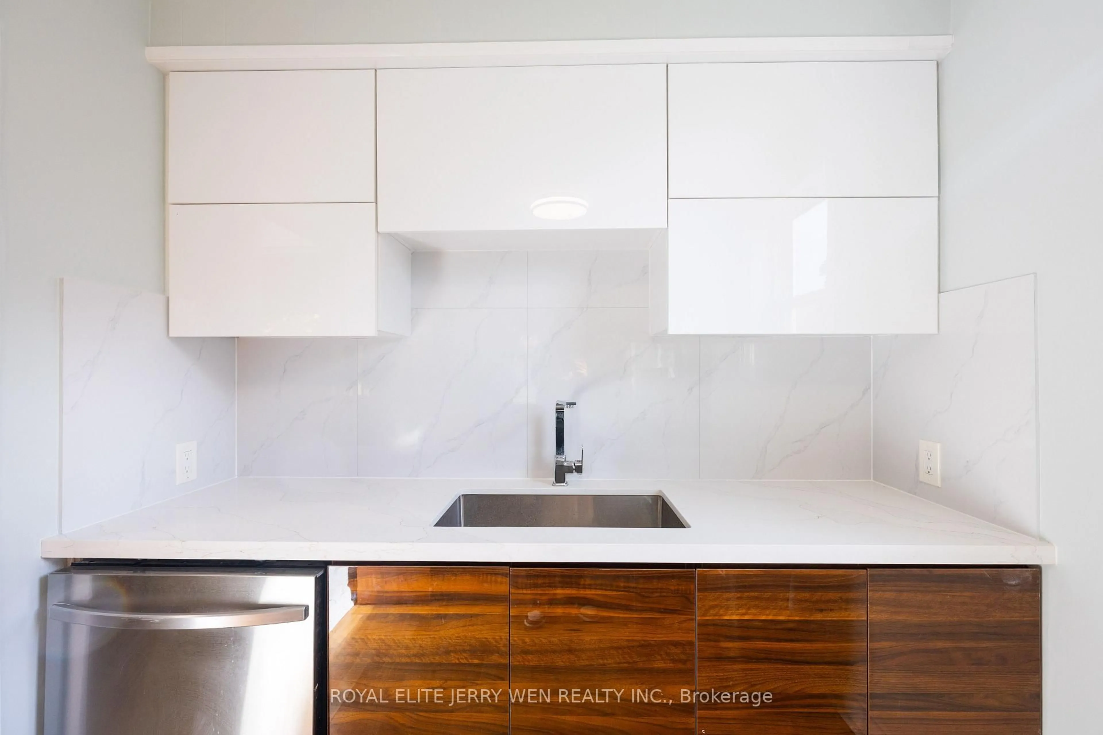 Standard kitchen, wood/laminate floor for 22 Forest Rd, Ajax Ontario L1S 2N3