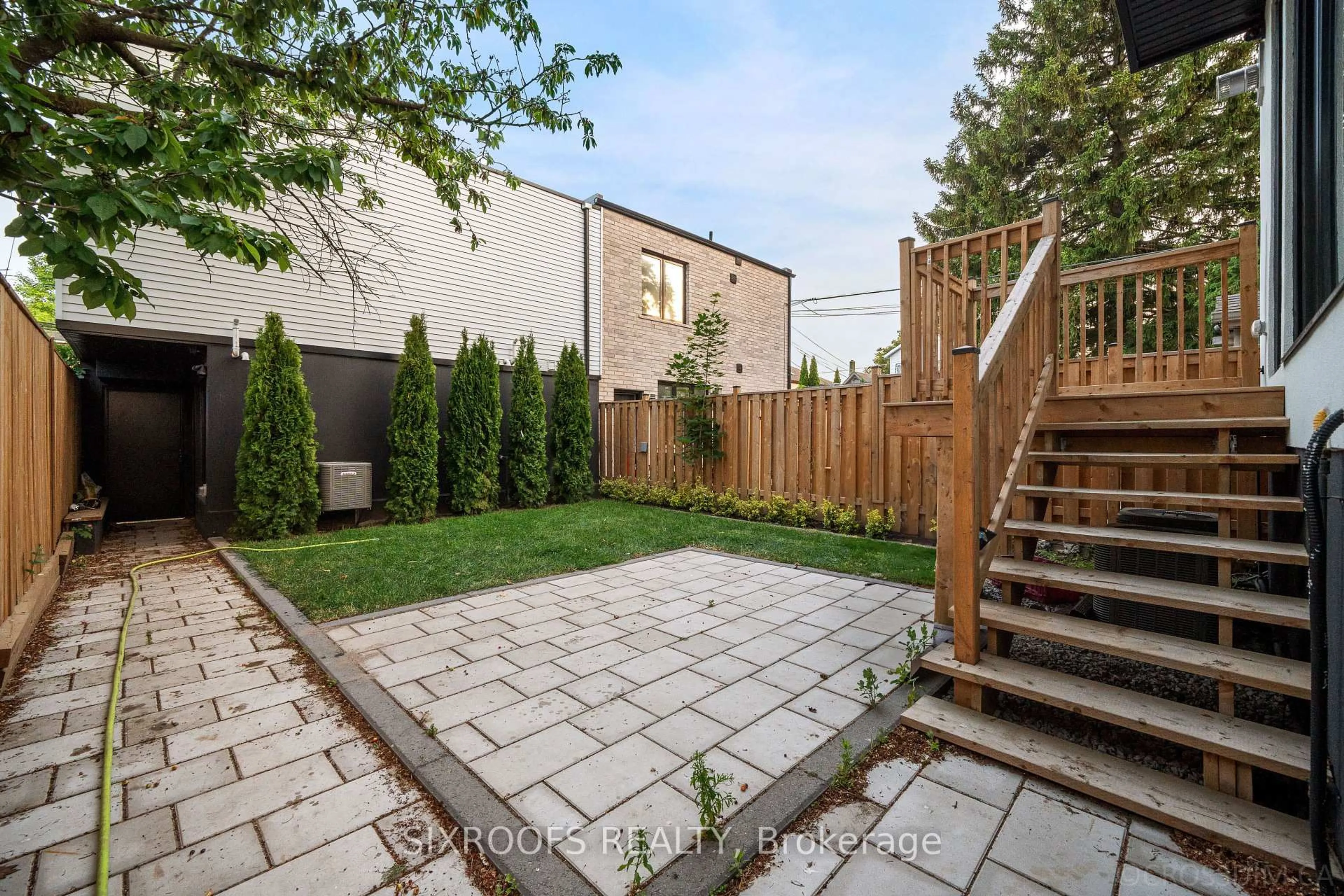 Patio, street for 41 Dunkirk Rd, Toronto Ontario M4C 2M4