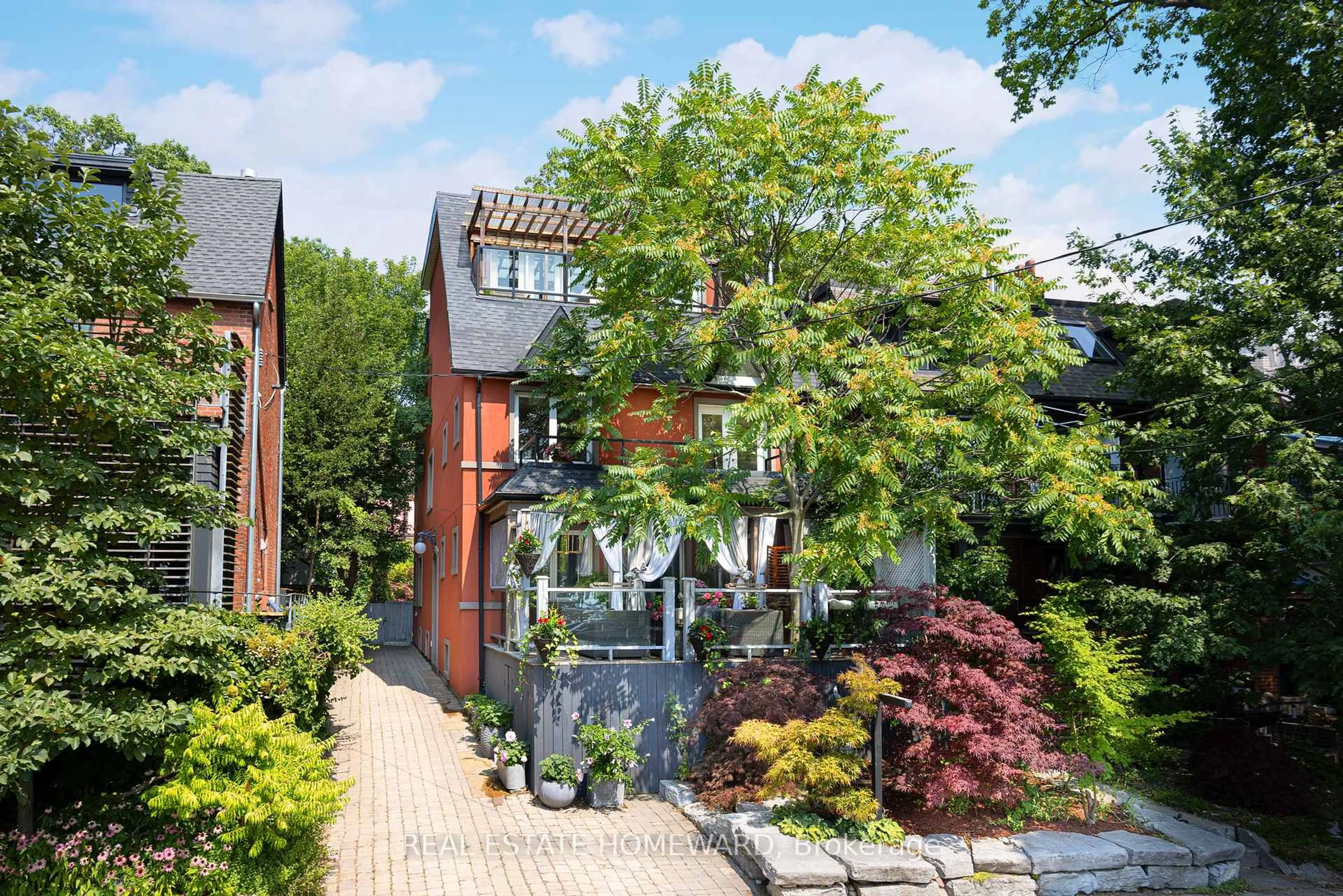 Home with brick exterior material, street for 2 Park Ave, Toronto Ontario M4E 1B6