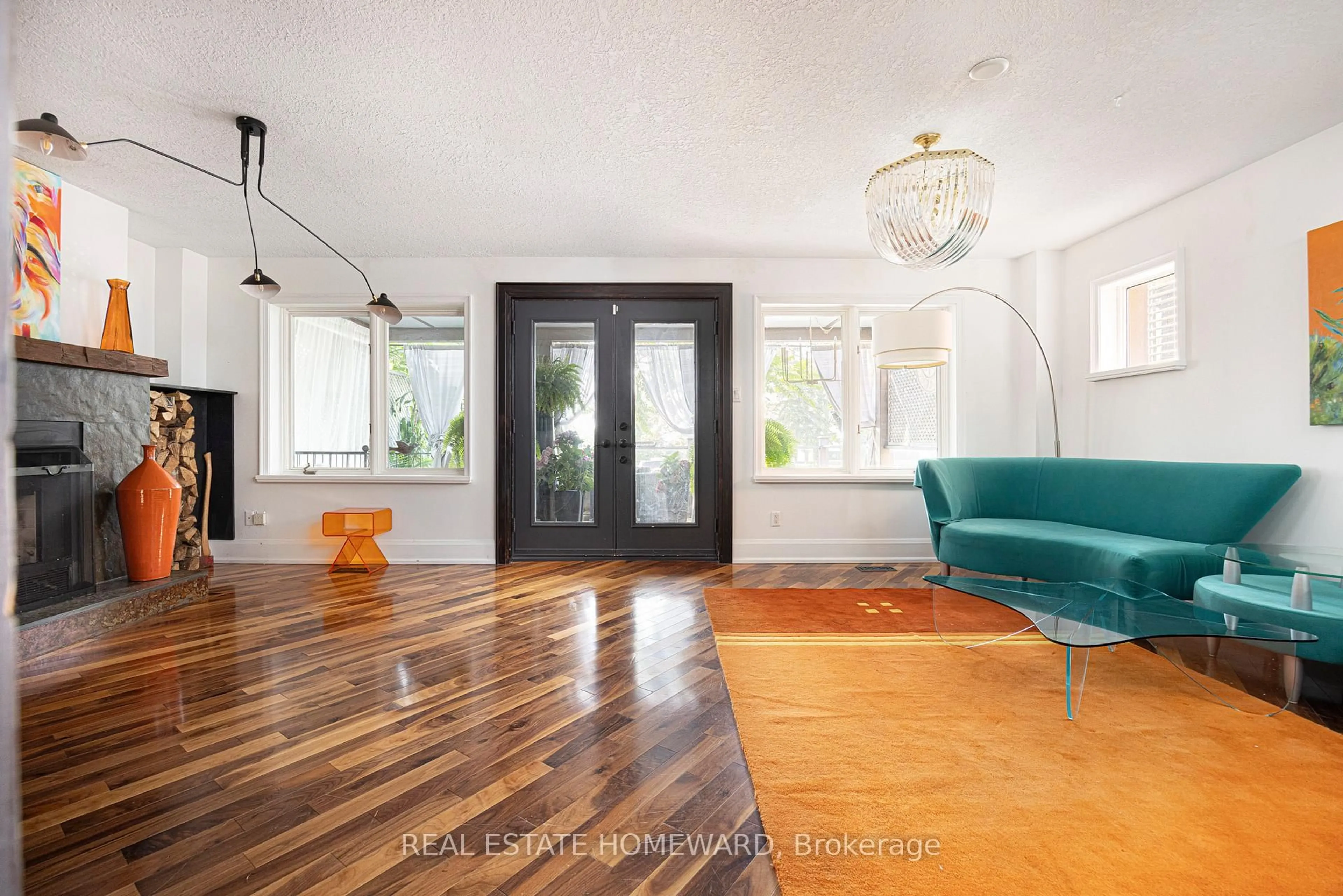 Indoor entryway for 2 Park Ave, Toronto Ontario M4E 1B6