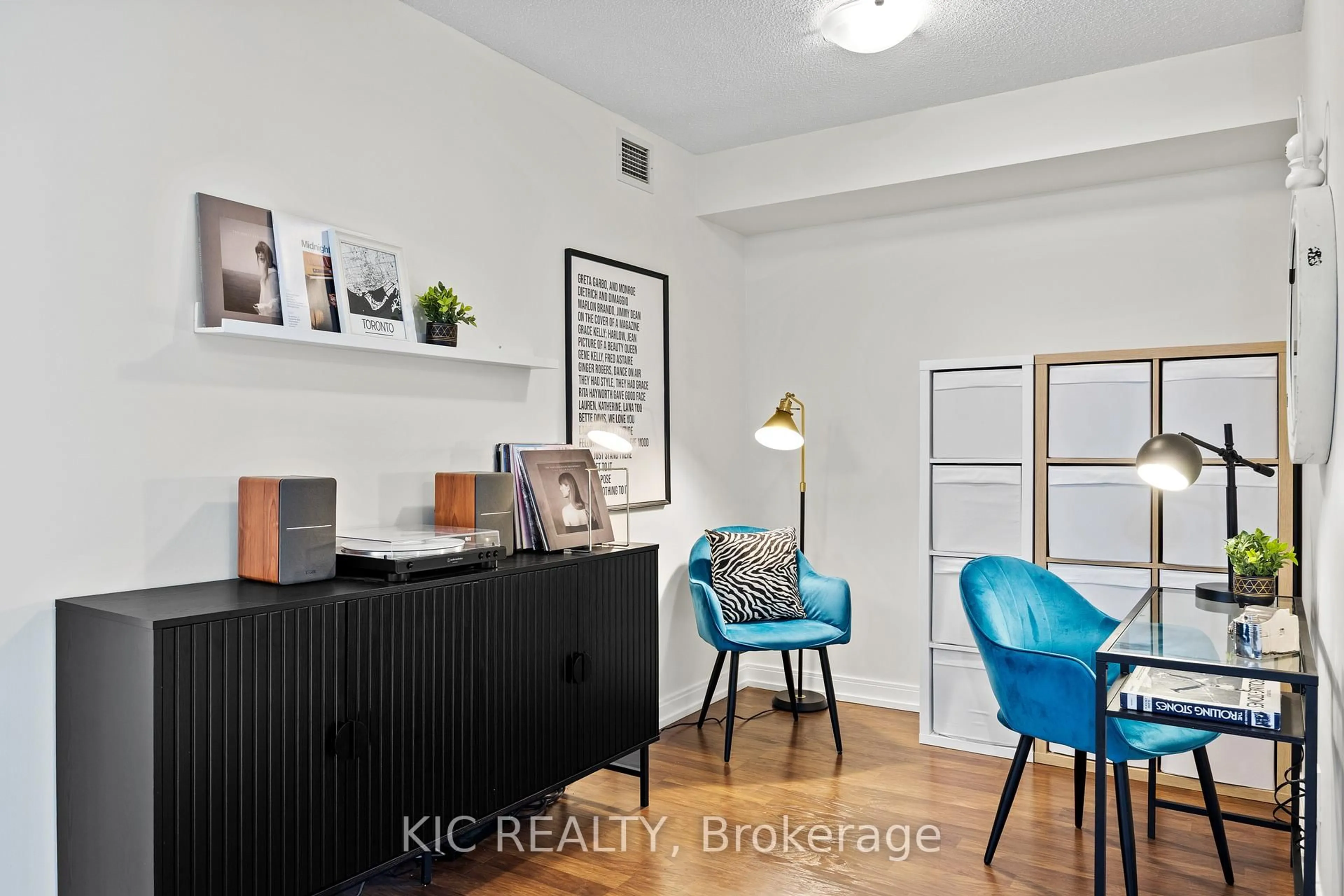 A pic of a room for 181 Village Green Sq #2312, Toronto Ontario M1S 0K6