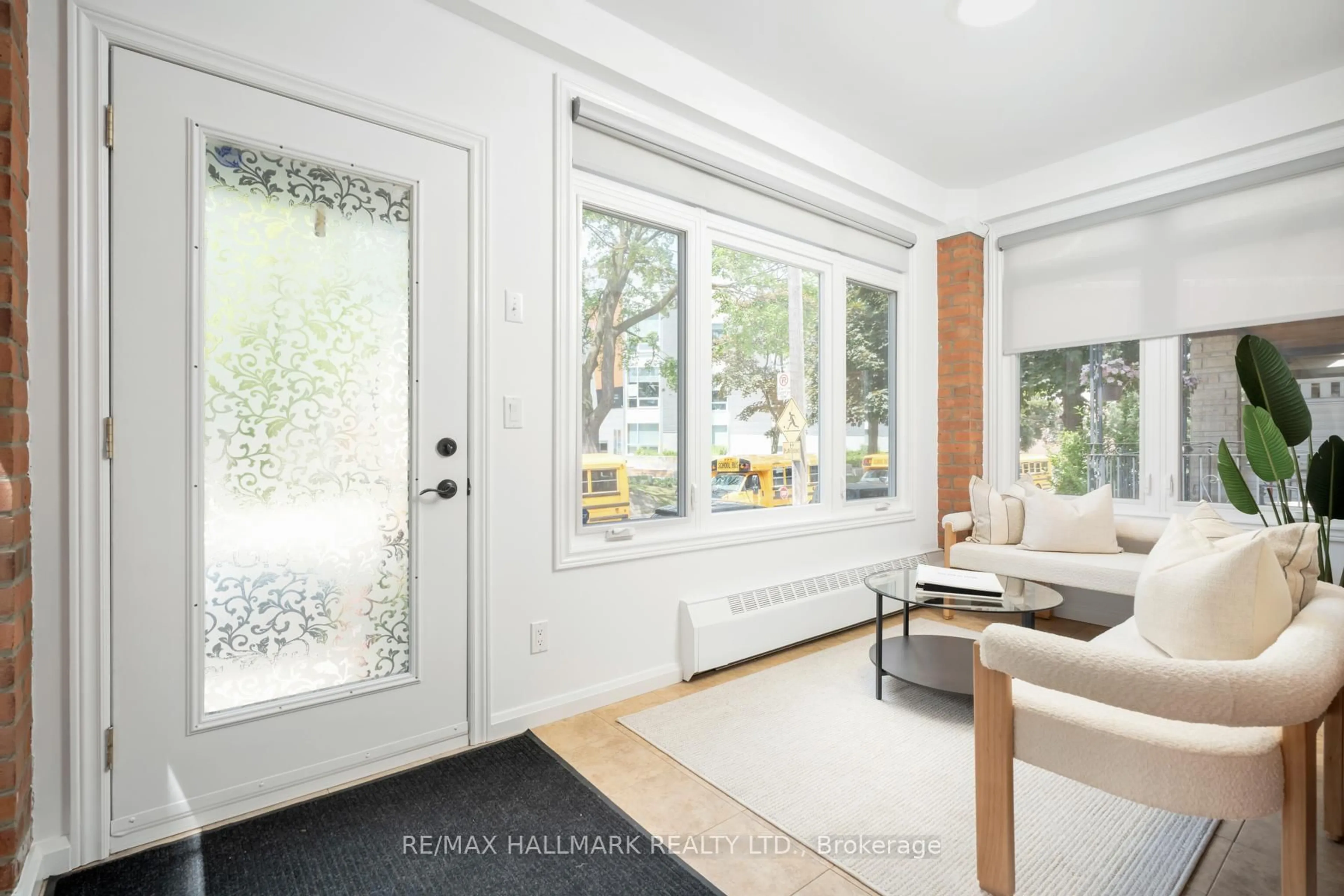 Indoor entryway for 21 Mountjoy Ave, Toronto Ontario M1J 1J4