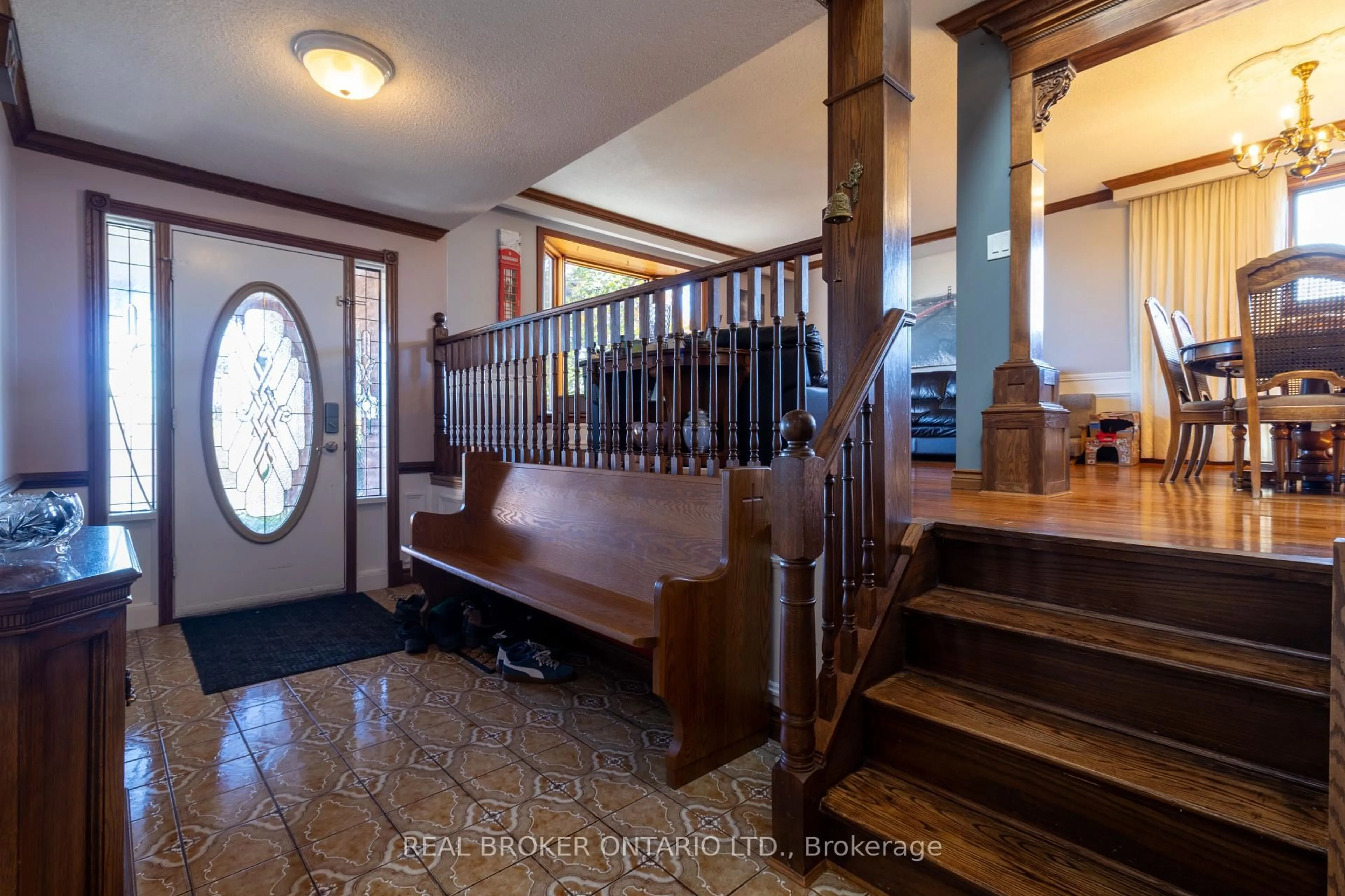 Indoor foyer for 50 Spry Ave, Clarington Ontario L1C 3Y5