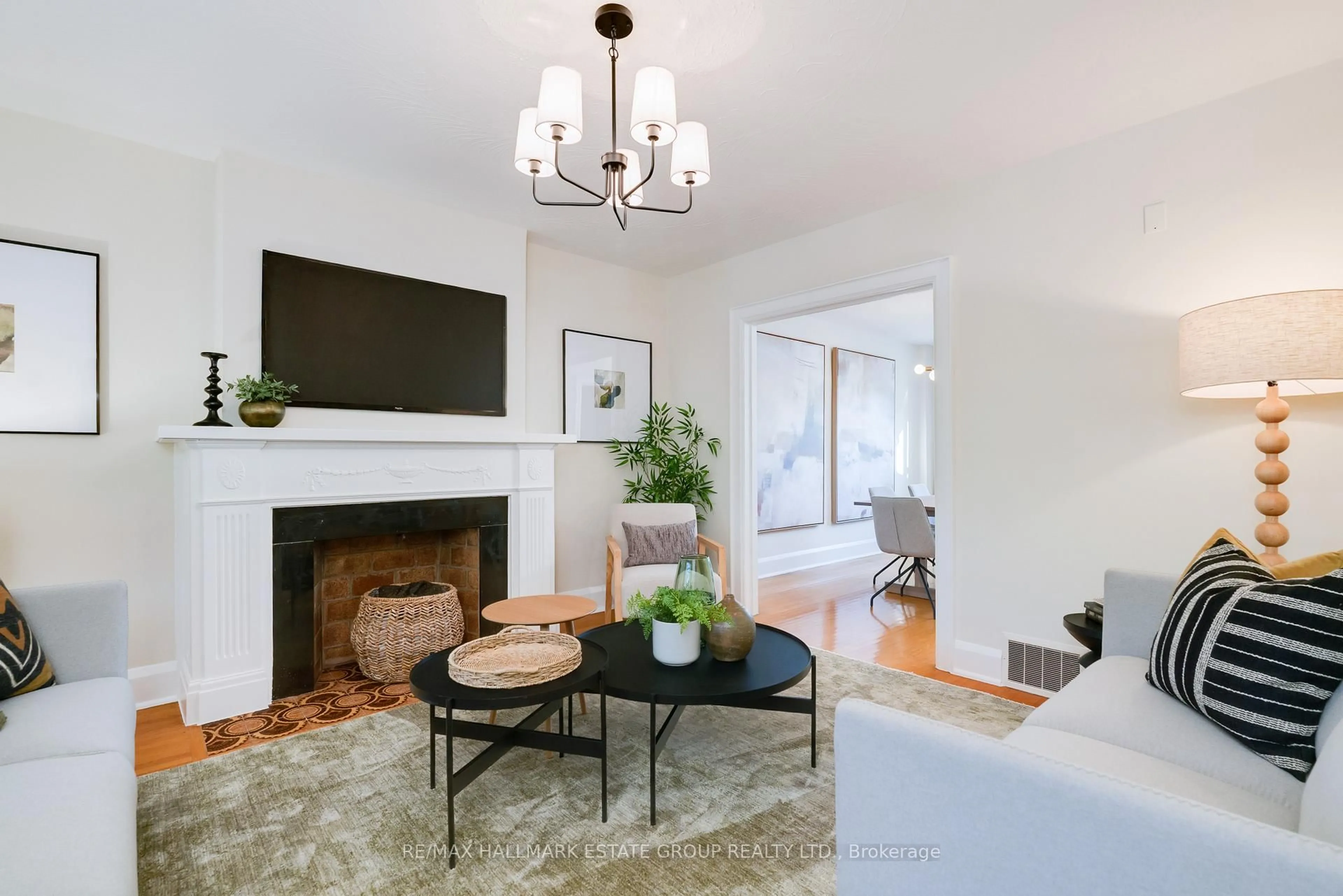 Living room with furniture, unknown for 61 Springdale Blvd, Toronto Ontario M4J 1W6