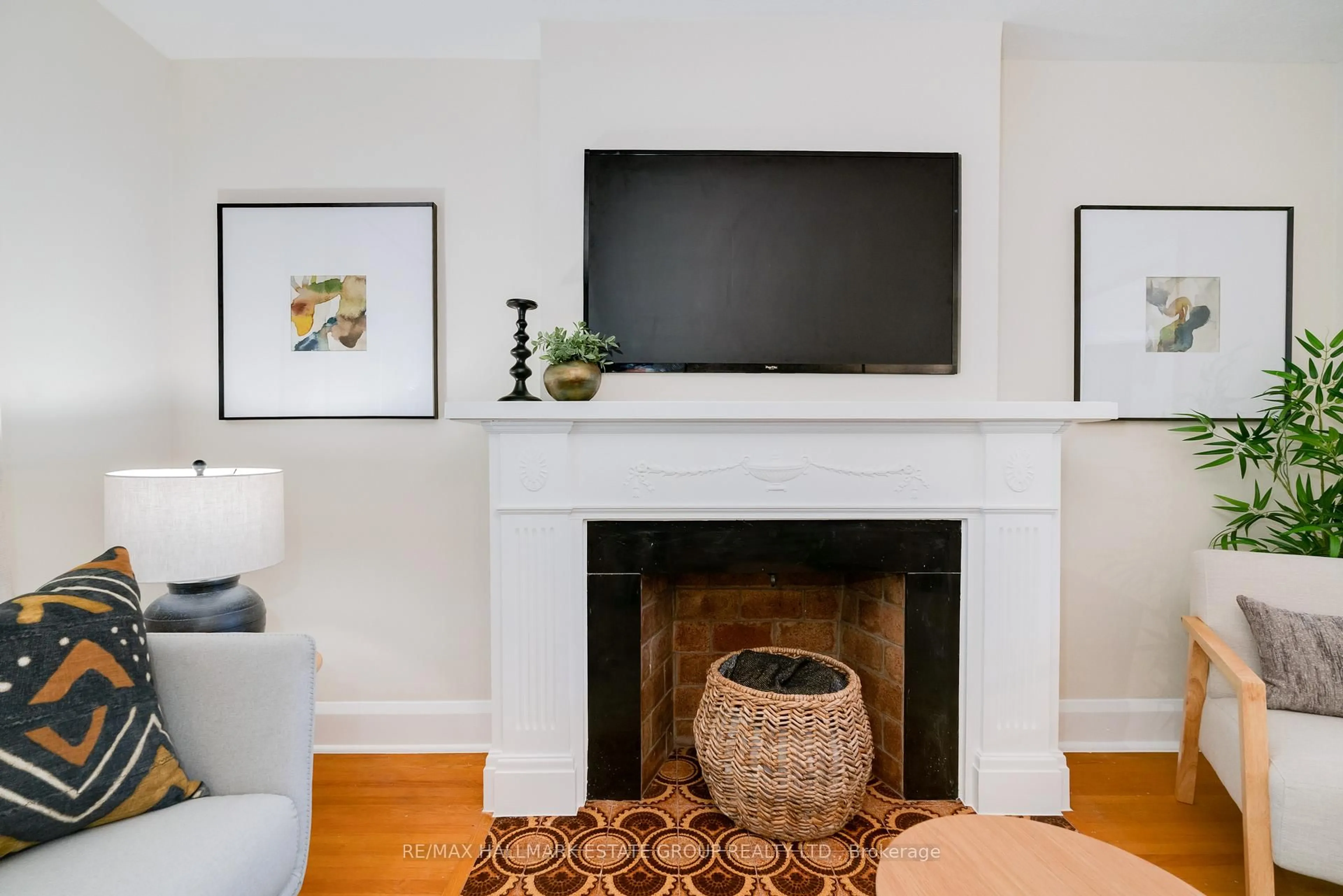 Living room with furniture, unknown for 61 Springdale Blvd, Toronto Ontario M4J 1W6