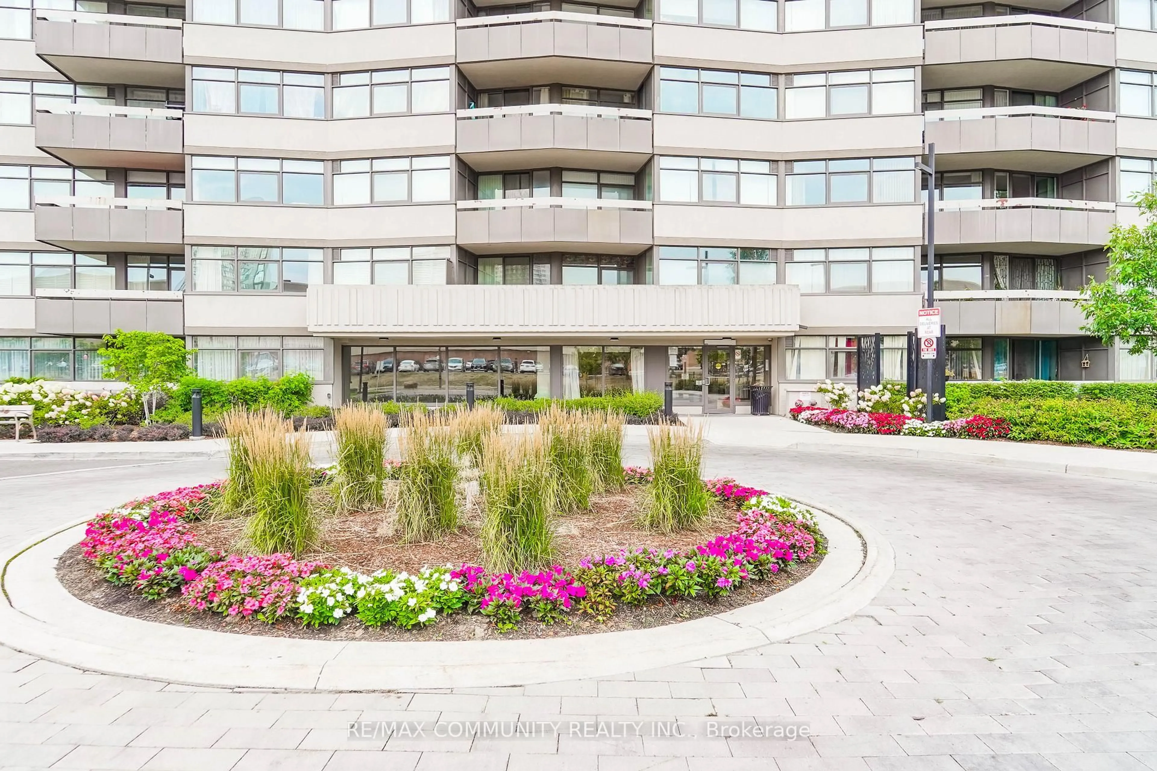 Patio, street for 3131 Bridletowne Circ #302, Toronto Ontario M1W 2S9
