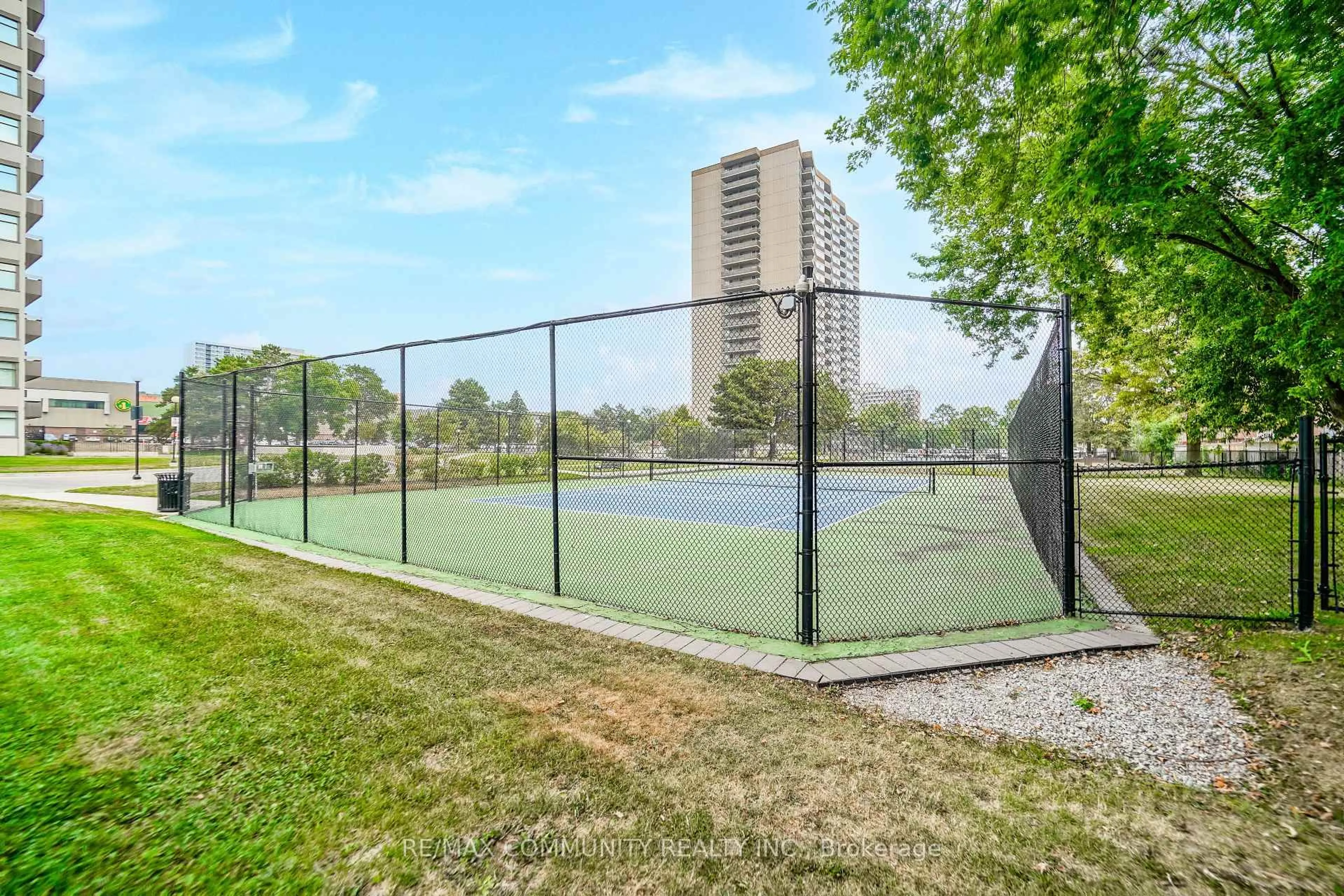 Pool for 3131 Bridletowne Circ #302, Toronto Ontario M1W 2S9