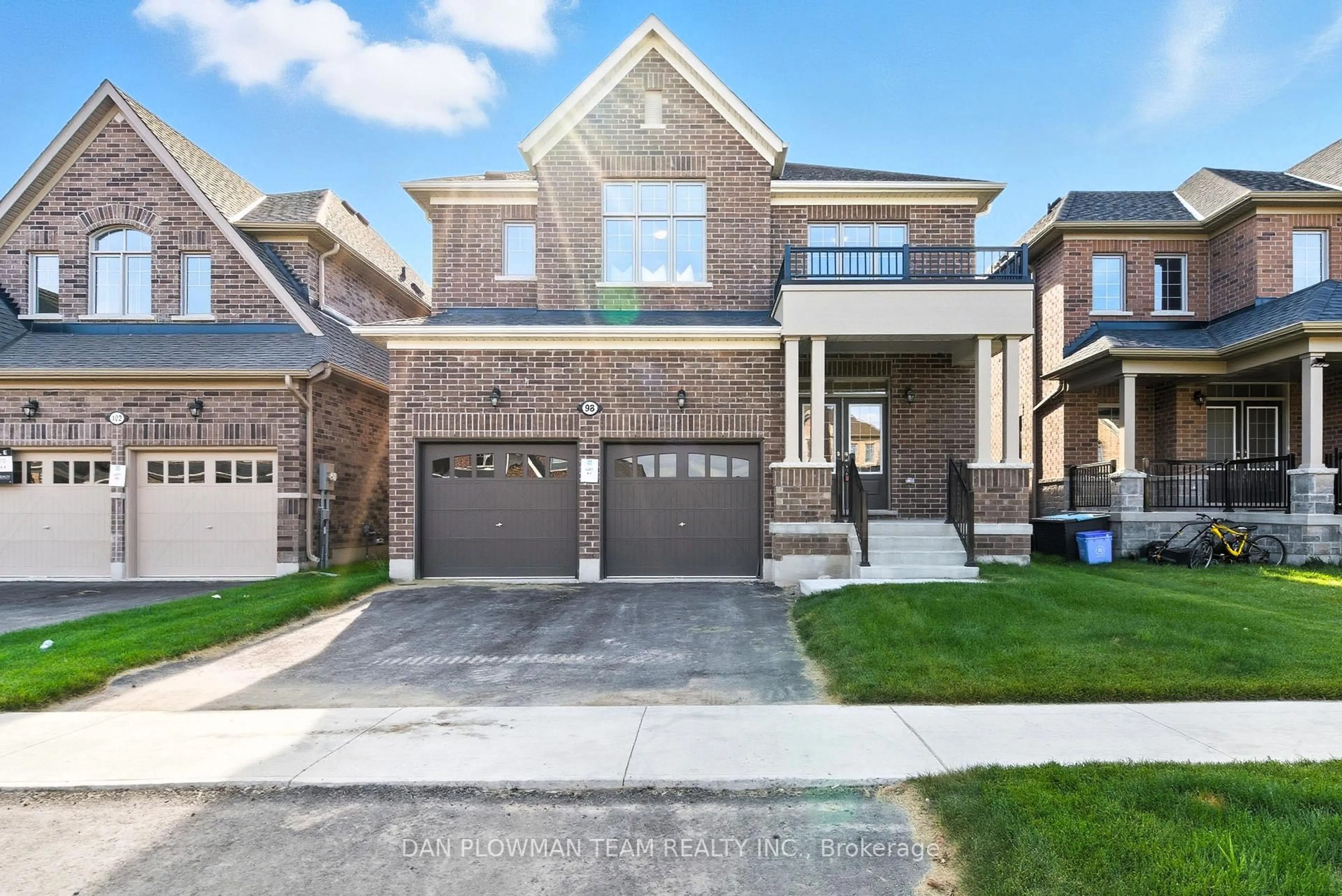 Home with brick exterior material, street for 98 North Garden Blvd, Scugog Ontario L9L 2C7
