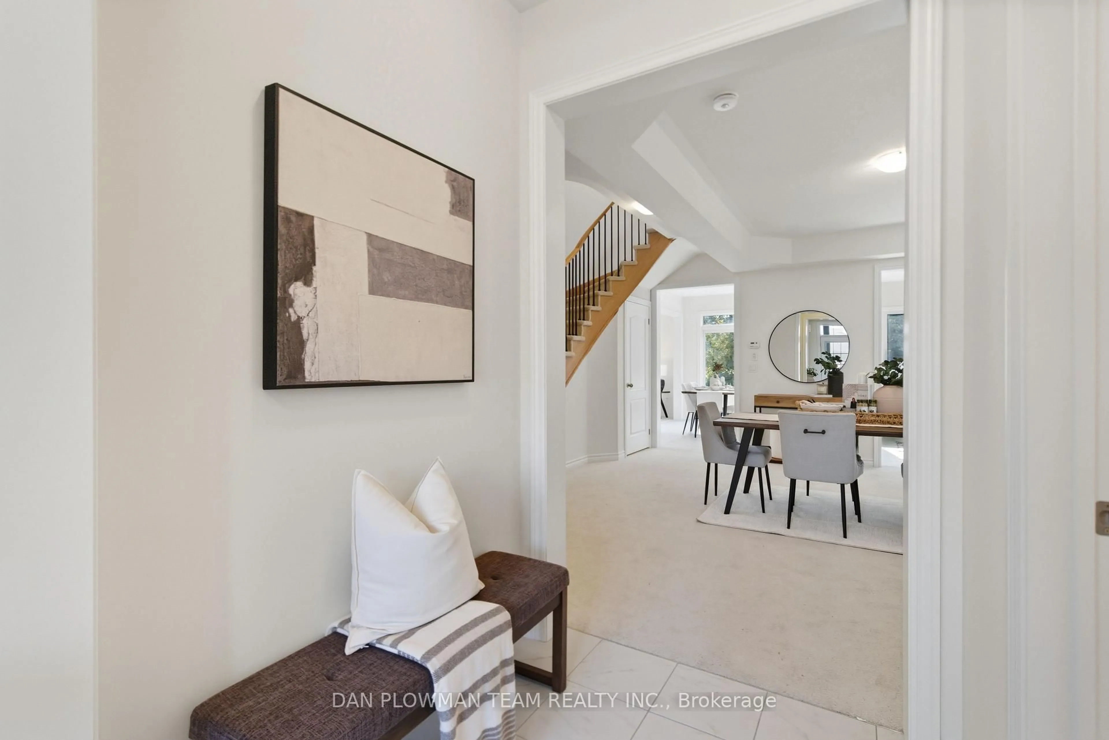 Indoor entryway for 98 North Garden Blvd, Scugog Ontario L9L 2C7