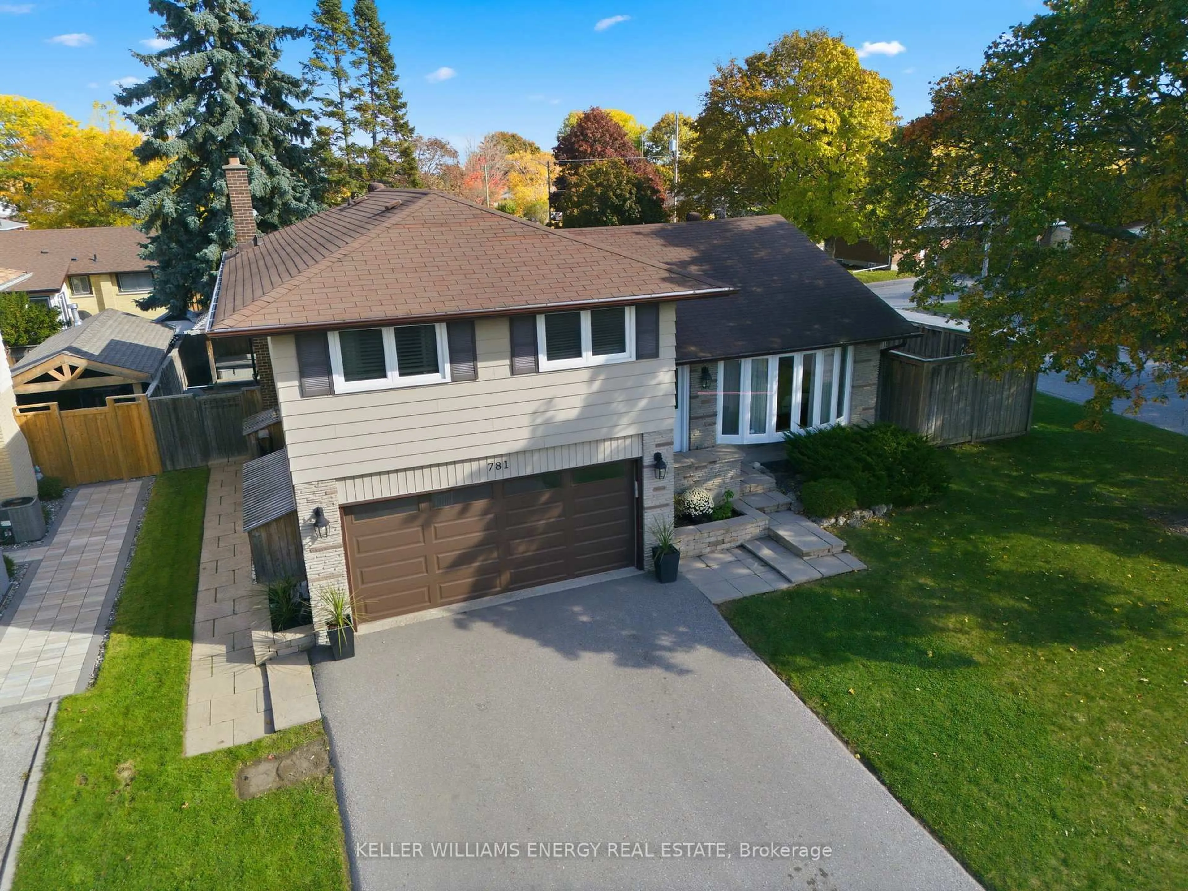 A pic from outside/outdoor area/front of a property/back of a property/a pic from drone, street for 781 Fernhill Blvd, Oshawa Ontario L1J 5K5