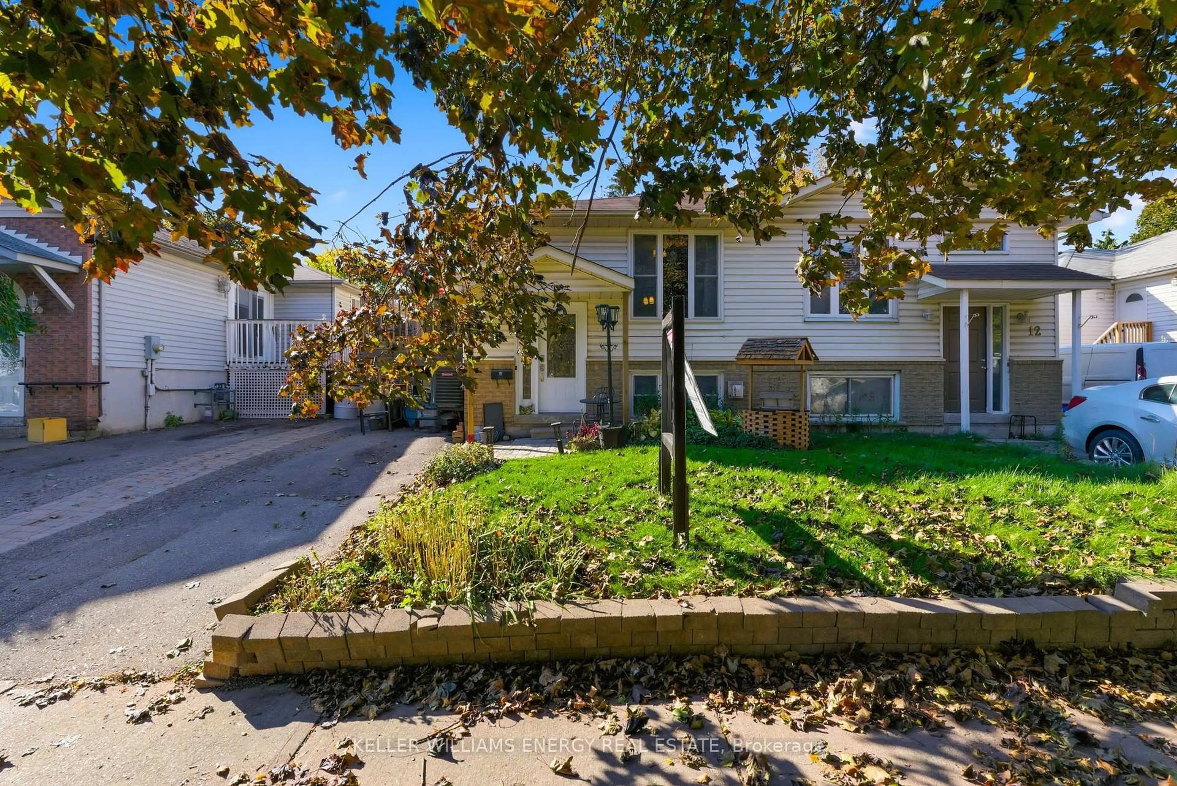 Patio, street for 10 Lockhart Gate, Clarington Ontario L1C 4L1