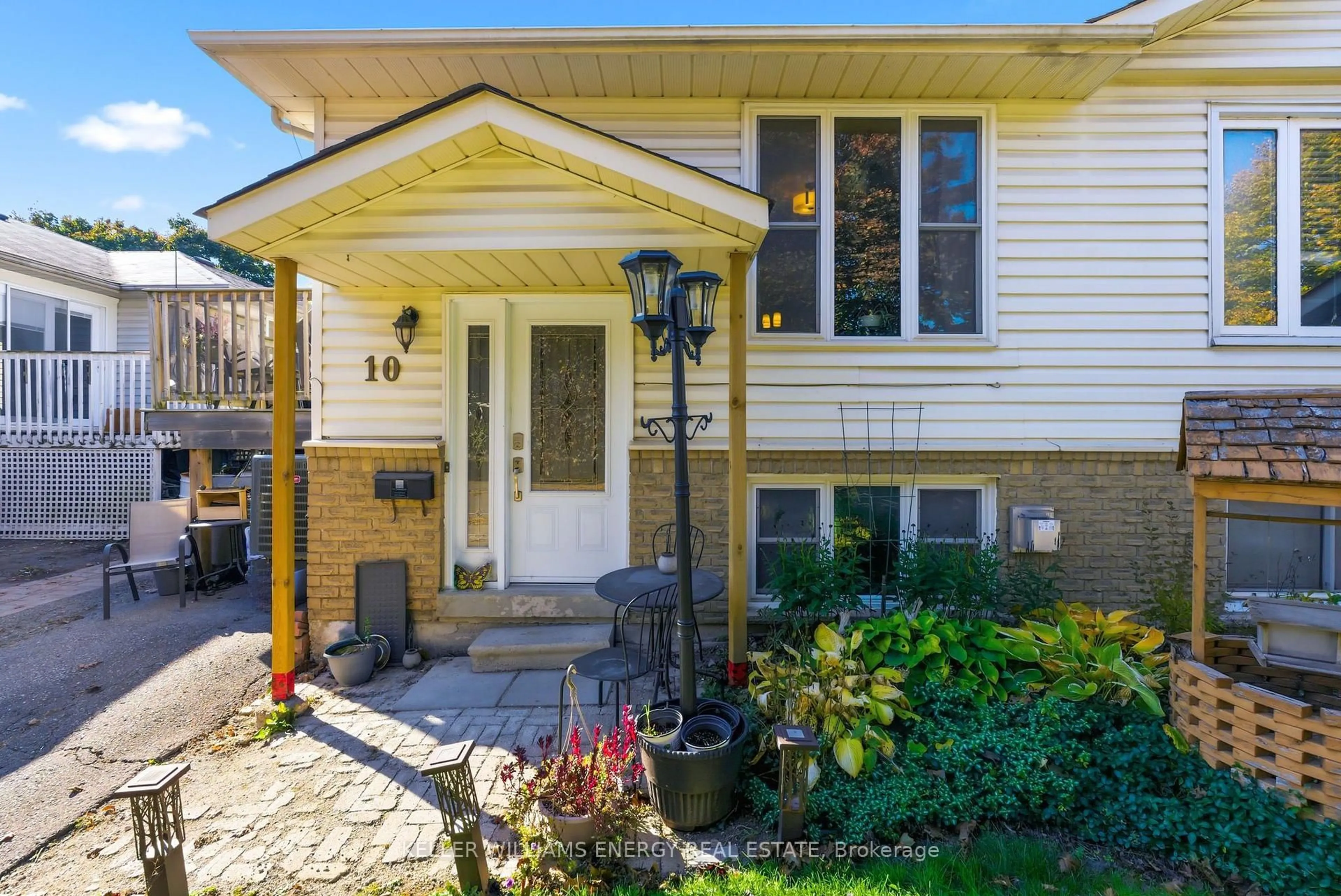 Unknown for 10 Lockhart Gate, Clarington Ontario L1C 4L1