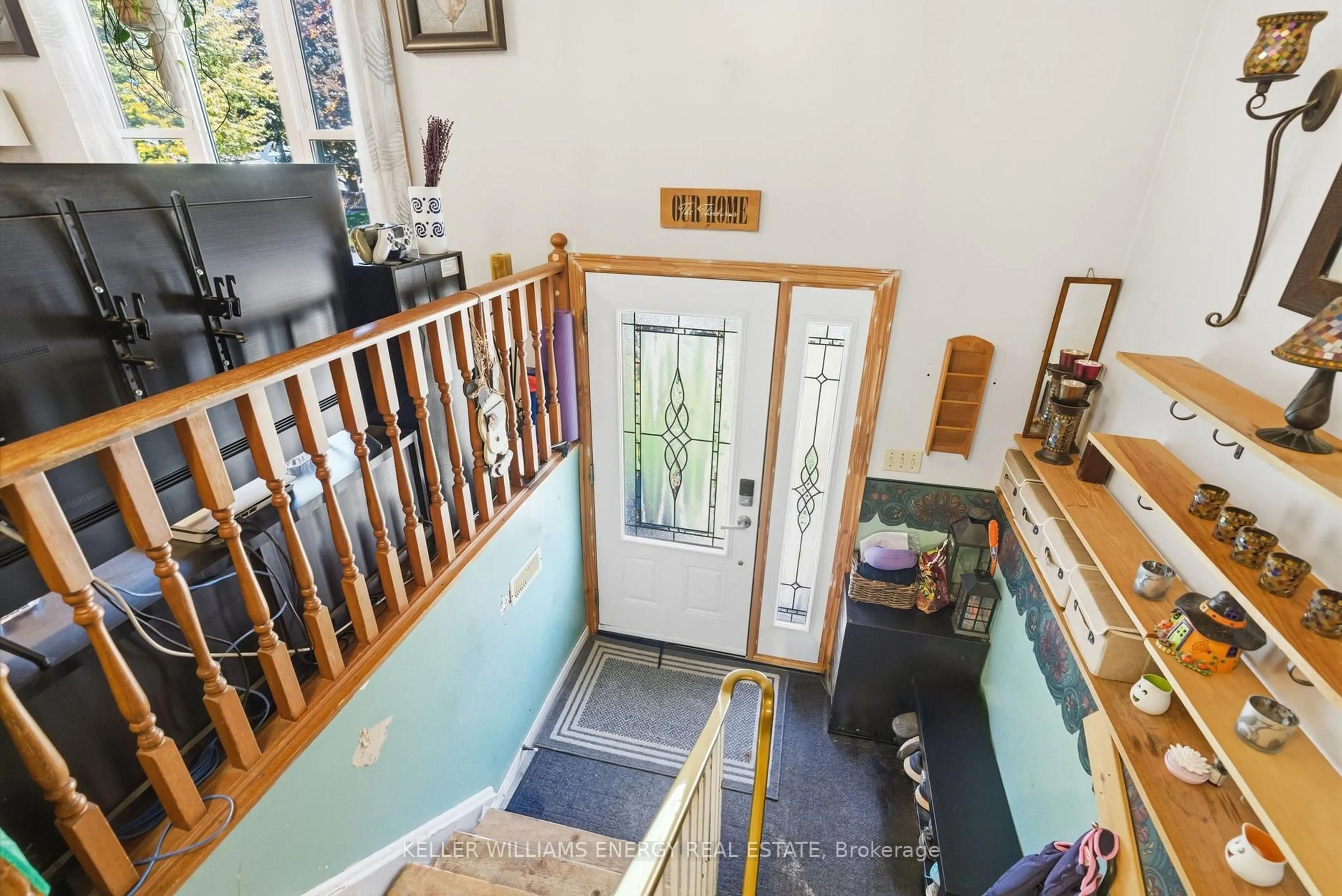 Indoor foyer for 10 Lockhart Gate, Clarington Ontario L1C 4L1