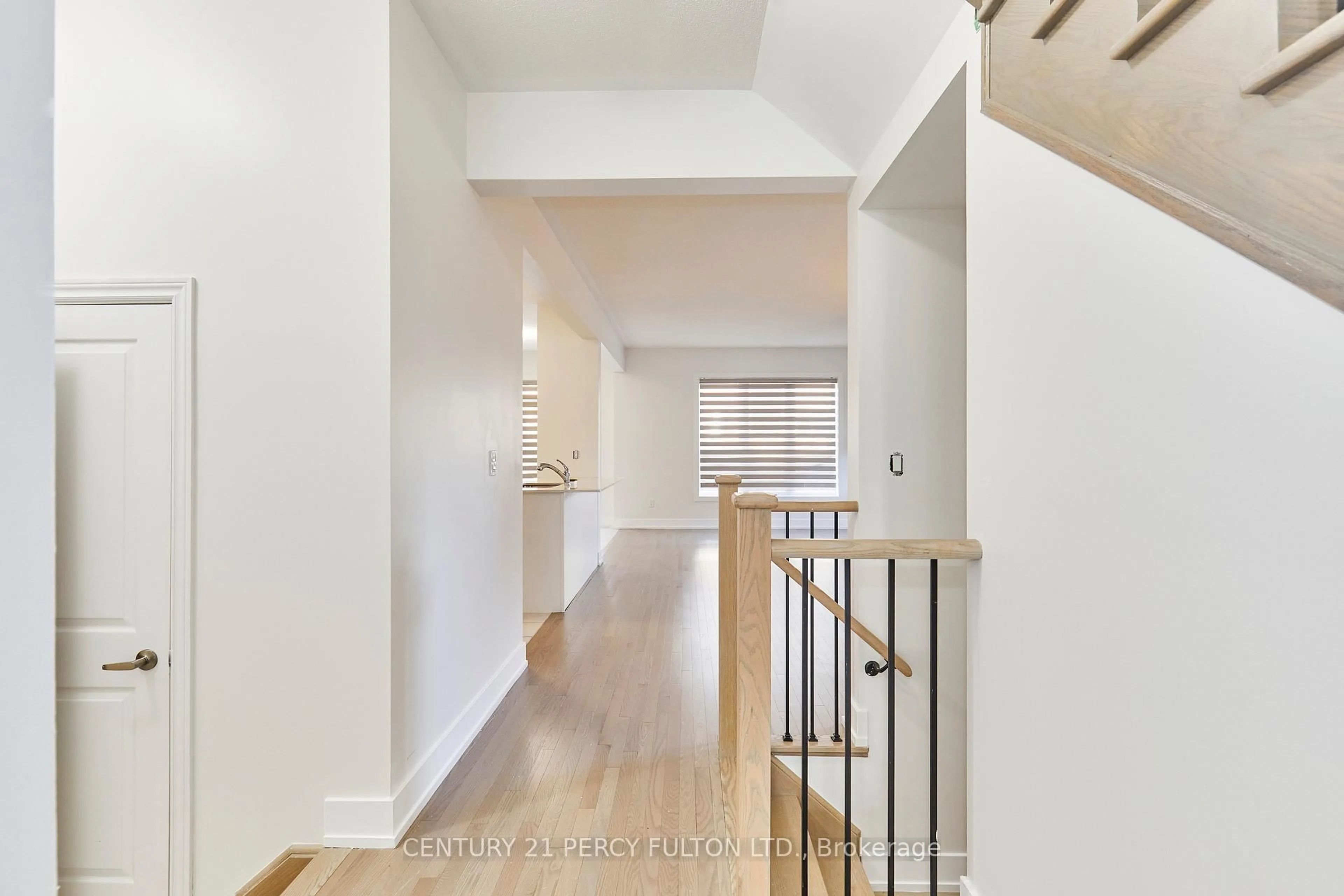 Indoor entryway for 47 Dorian Dr, Whitby Ontario L1P 0L6