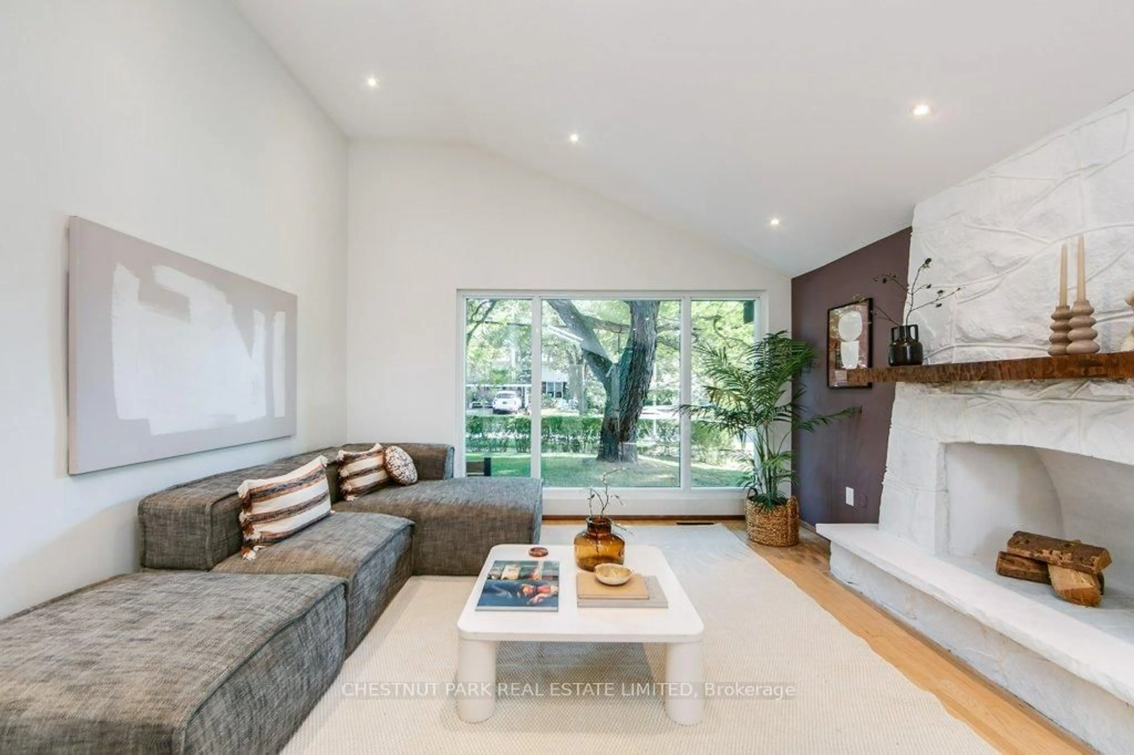 Living room with furniture, unknown for 44 Brookridge Dr, Toronto Ontario M1P 3M5