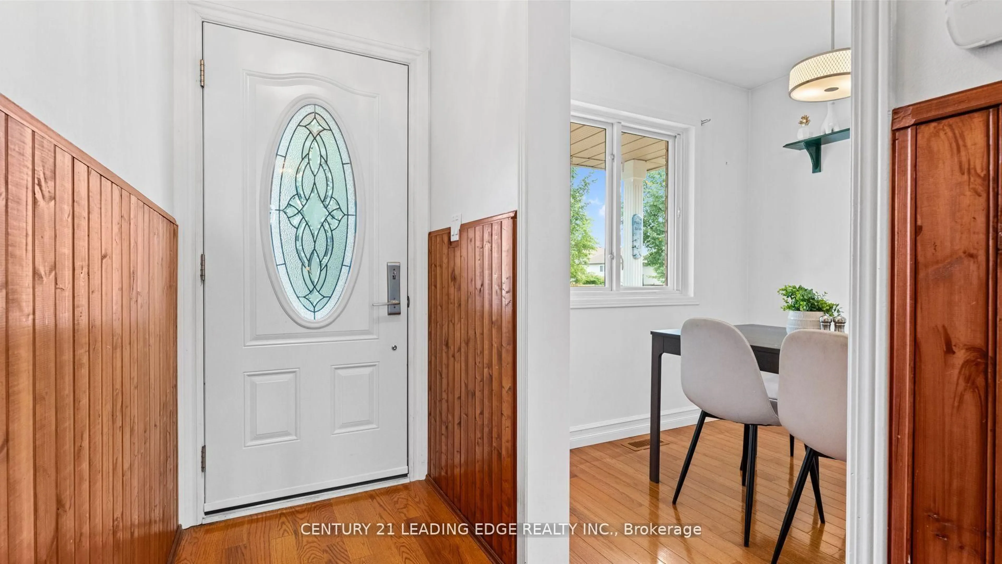 Indoor entryway for 385 Compton Cres, Oshawa Ontario L1G 8C7