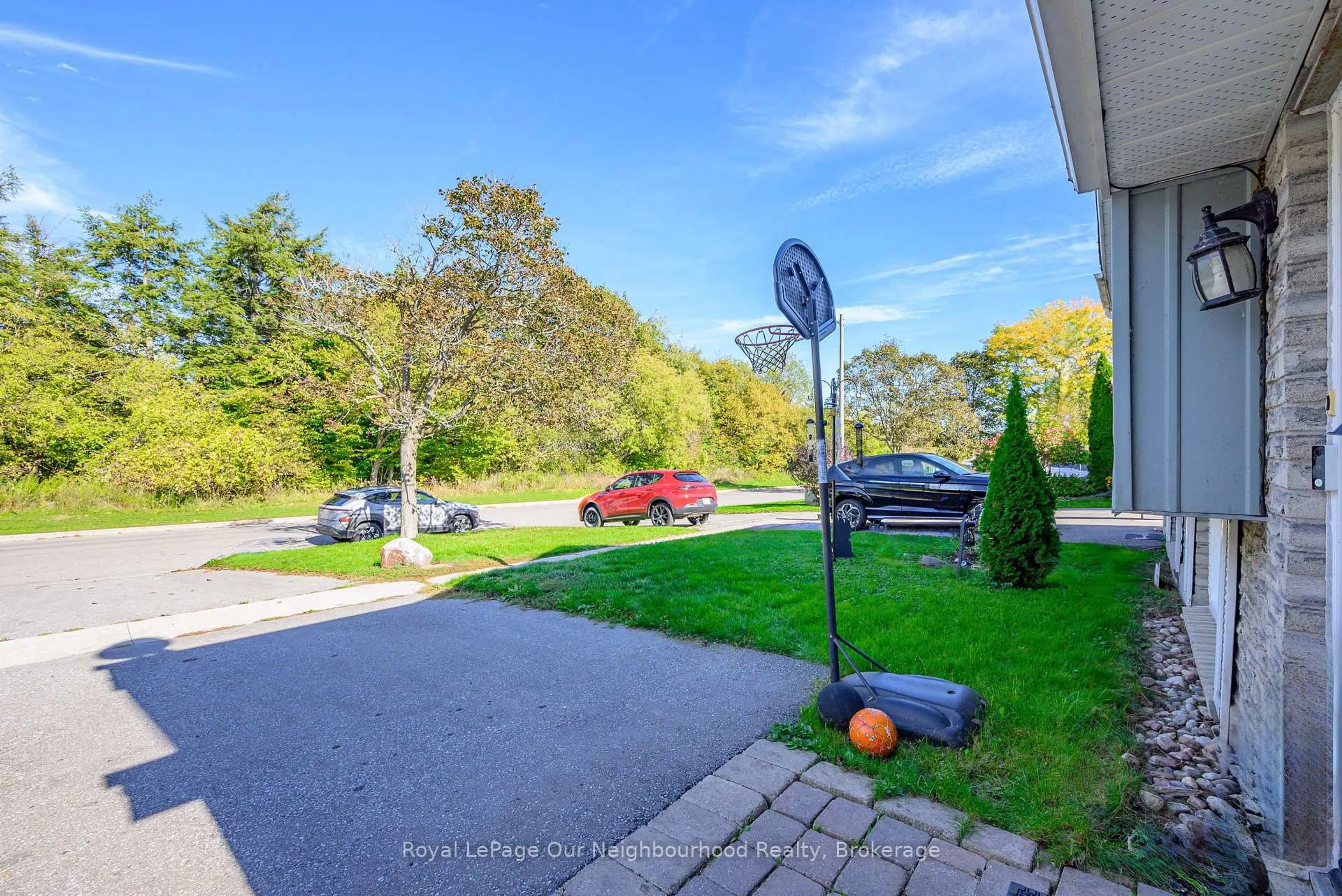Patio, water/lake/river/ocean view for 1306 Valley Dr, Oshawa Ontario L1J 7J7