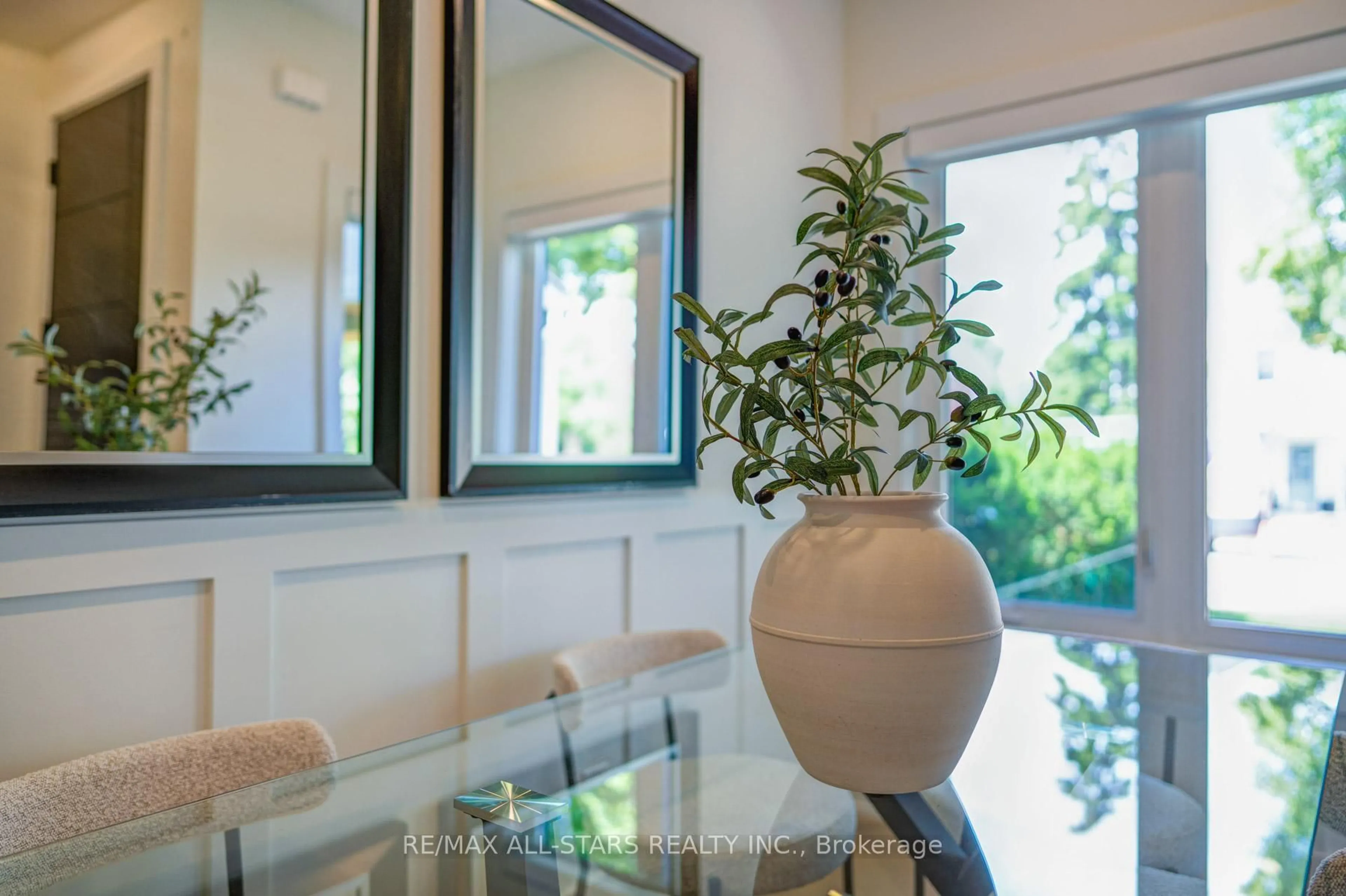 Dining room, ceramic/tile floor for 5A kimberley Ave, Toronto Ontario M4E 2Z3