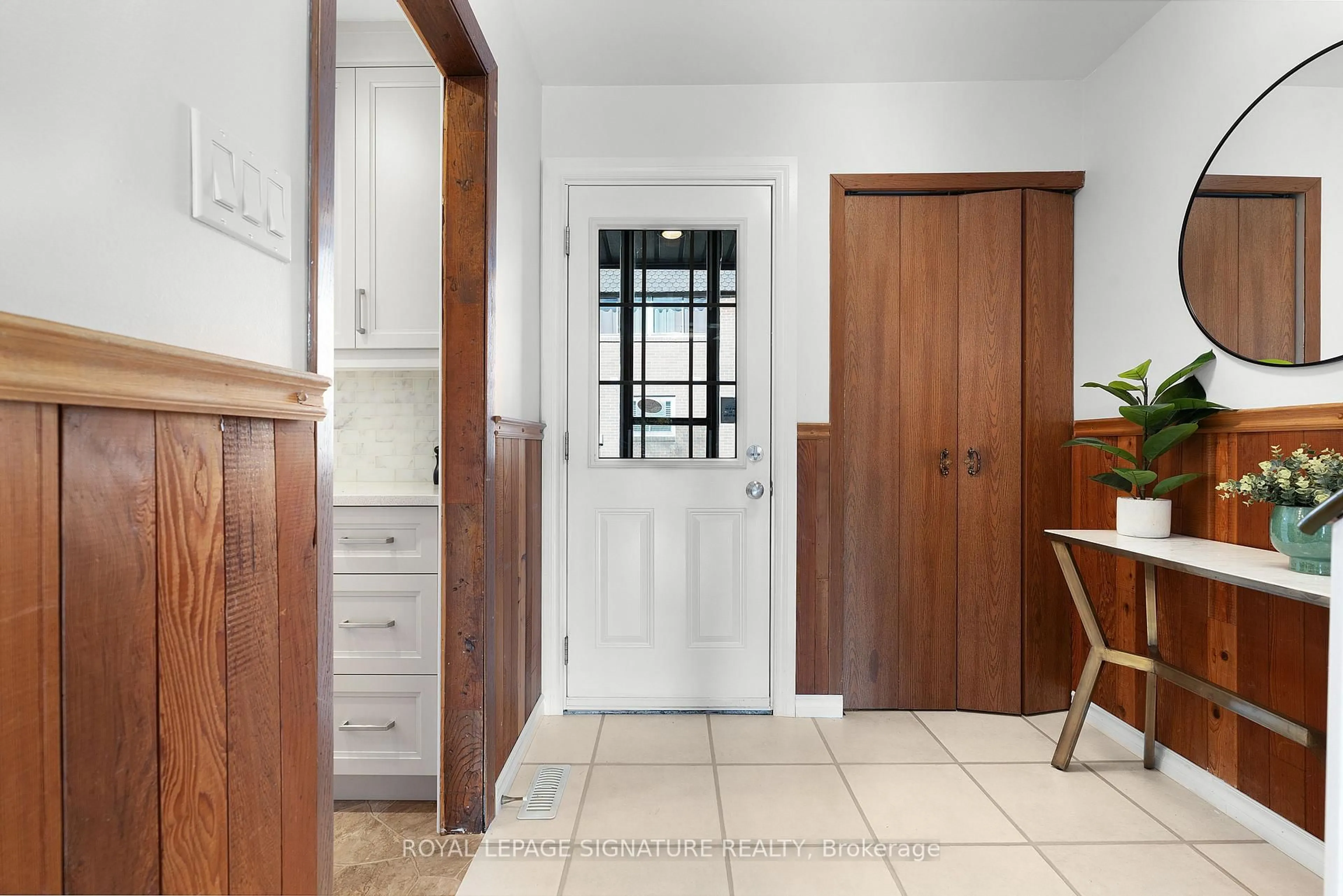 Indoor entryway for 1235 Radom St #64, Pickering Ontario L1W 1J3